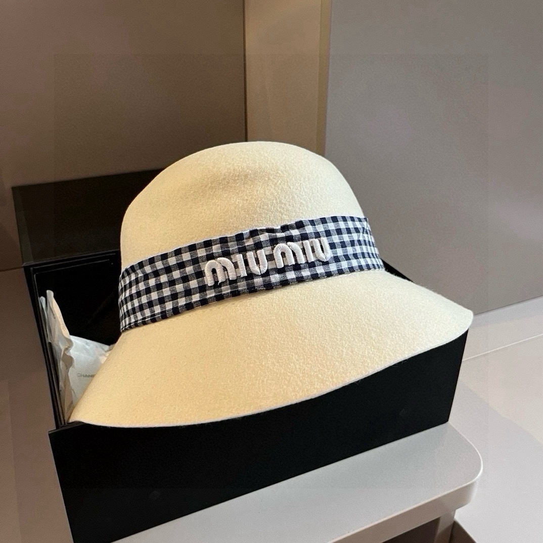 🆕

miumiu缪缪秋冬新款羊毛盆帽，百分百羊毛面料%、头围57cm
