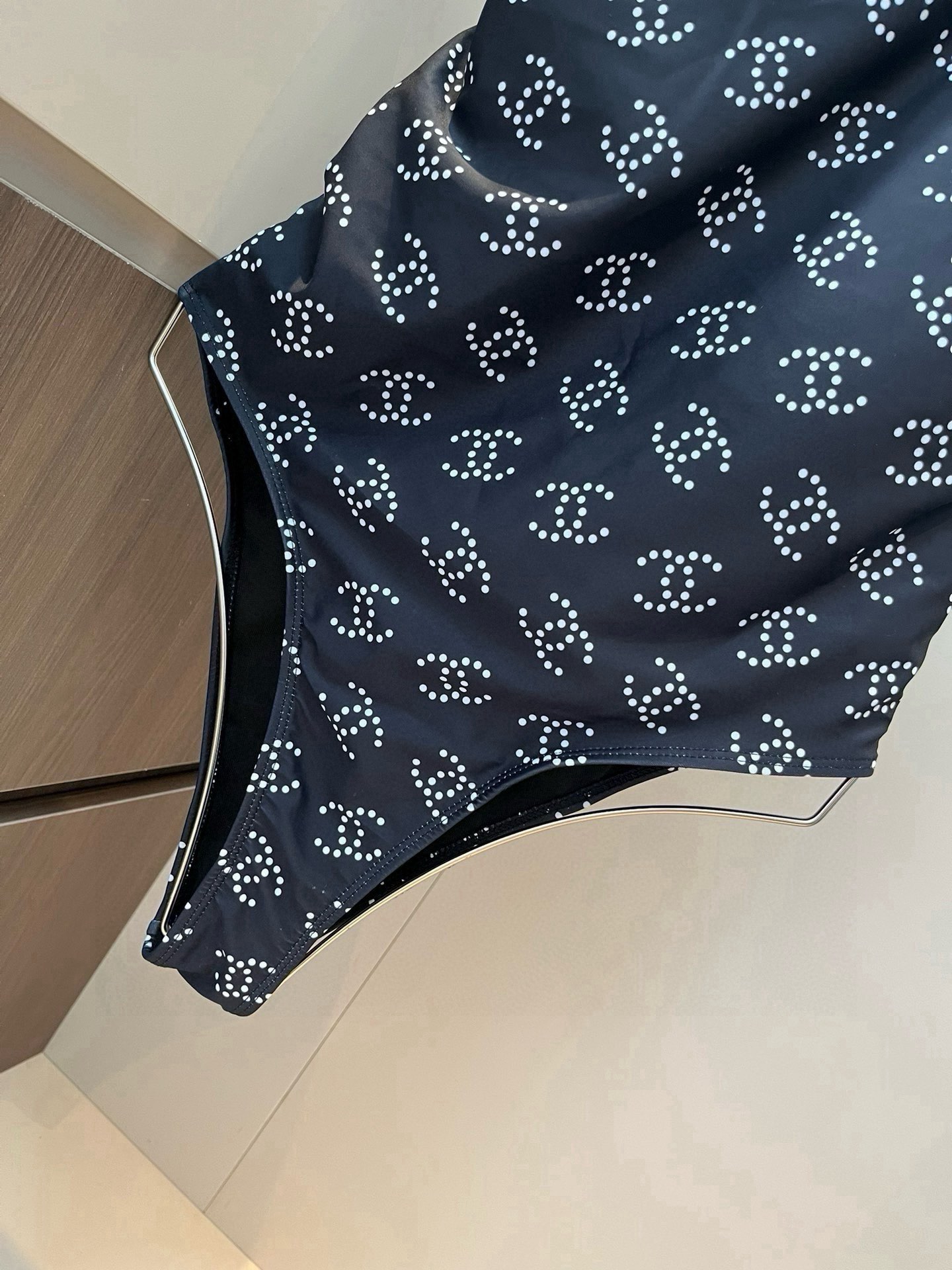 🆕
Chanel 香奈儿连体泳衣 😍🥰适合多种场景的游泳衣🏊‍♀️海边 游泳池 温泉 水上乐园 漂流都可