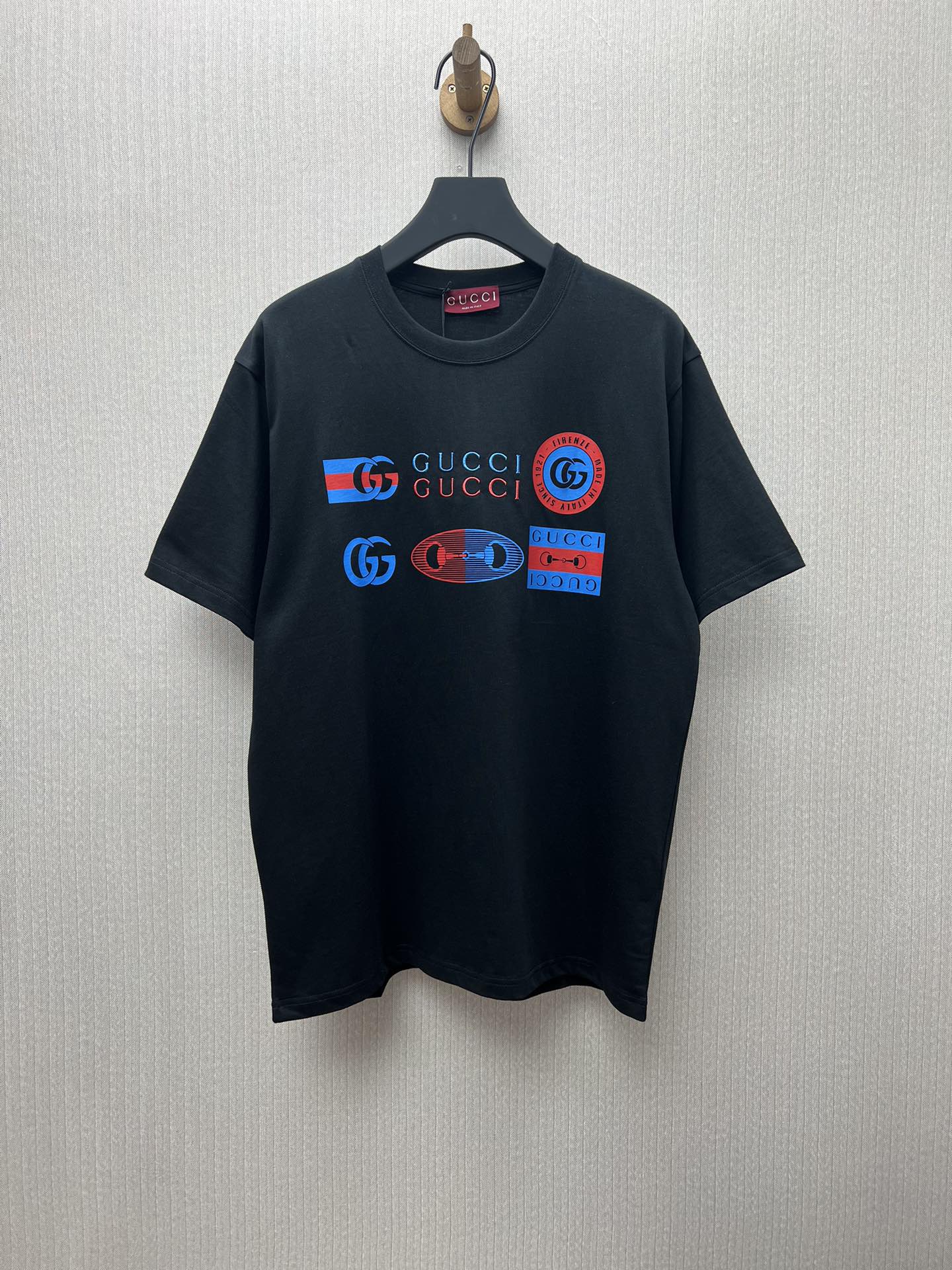 Camiseta de corte extragrande de la nueva colección 25ss de G. Confeccionada en algodón de punto negro, adornada con el…