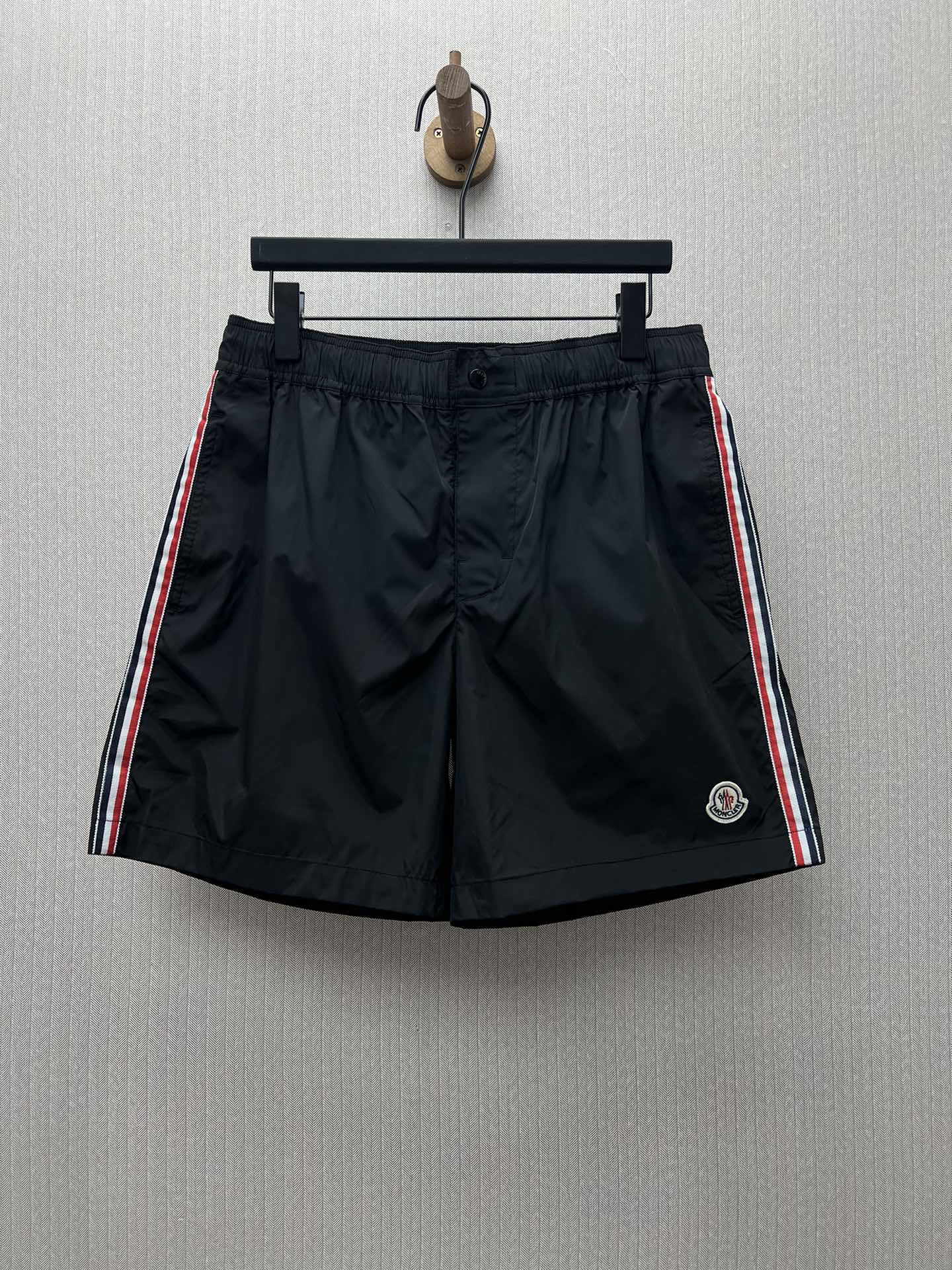 Moncler 25SS nueva temporada bañador con rayas, elástico y parche de insignia, para hombre, negro, tallas: S.M.L.XL.