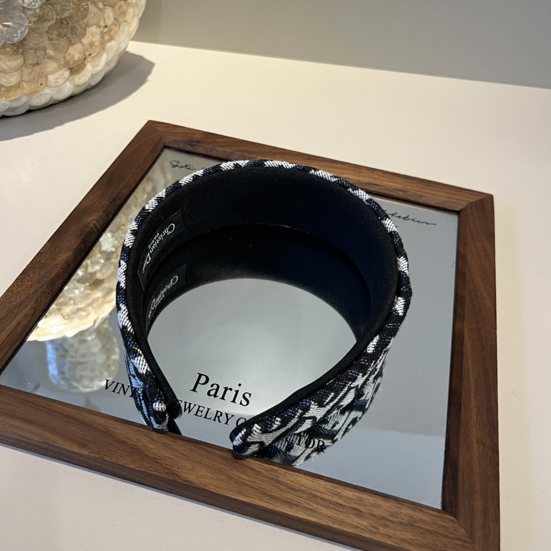 🆕

Dior迪奥新款发箍