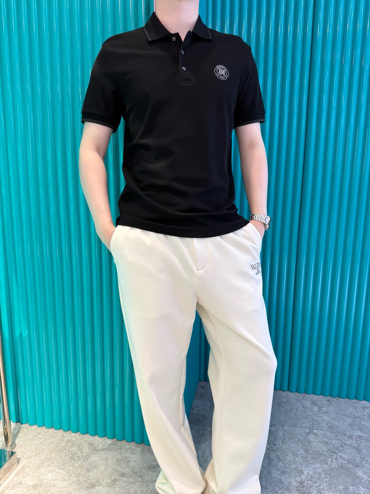 NO:496623,Dino luxury products - brand authentic products in 2025 latest polo shipments, hot-selling items in Europe and the United States!  Selected Italian imported brands to customize hexagonal bead flooring cotton. The unique logo on the chest is matched with the latest design to highlight fashion!  Number of codes 48-56 (model 180/140 wears 50, with Hong Kong Lane Crawford gift box packaging), alexander wang19860909Dino奢品-品牌正品2025最新polo出货 欧美热销单品！精选意大利进口品牌定制六角珠地棉,胸前独特的标志搭配最新的设计,彰显时尚 ！码数48-56（模特180/140穿50,配香港连卡佛礼盒包装）,,alexander wang,Men's clothing