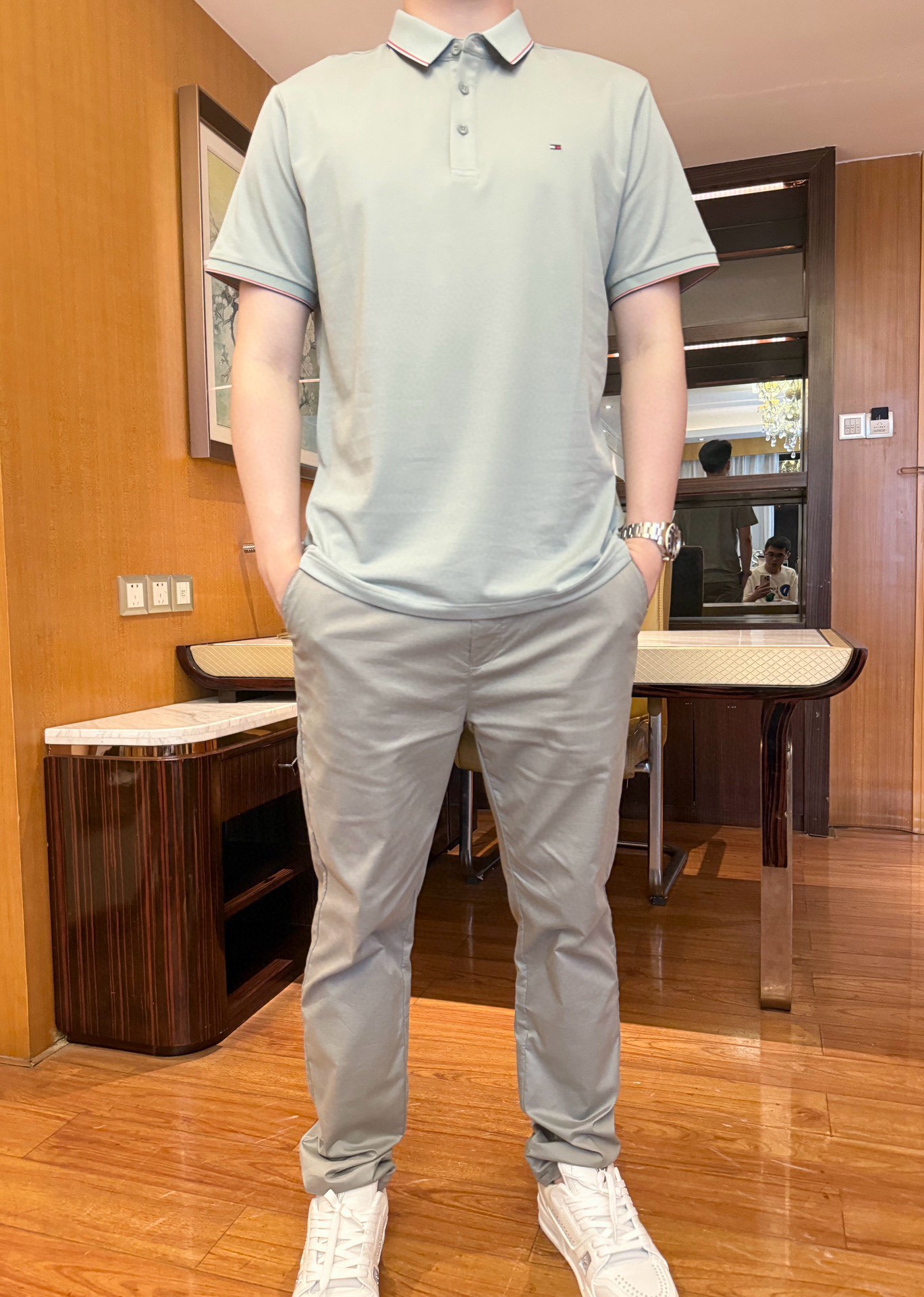 NO:496673,Tommy-2025 counter latest hot-selling Polo gray-green shipping, London counter hot-selling items!  Selected Italian imported fine cotton fabrics with the latest designs, brand embroidery on the chest highlights taste, business and casual boutique. Size: 48-56 (model 180/140 wears 50, with Hong Kong Lane Crawford gift box packaging), alexander wang19860909汤米-2025专柜最新爆款Polo灰绿色出货 伦敦专柜热销单品！精选意大利进口精棉面料搭配最新的设计,胸口的品牌刺绣彰显品味 商务休闲精品.尺码:48-56（模特180/140穿50,配香港连卡佛礼盒包装）,,alexander wang,Men's clothing