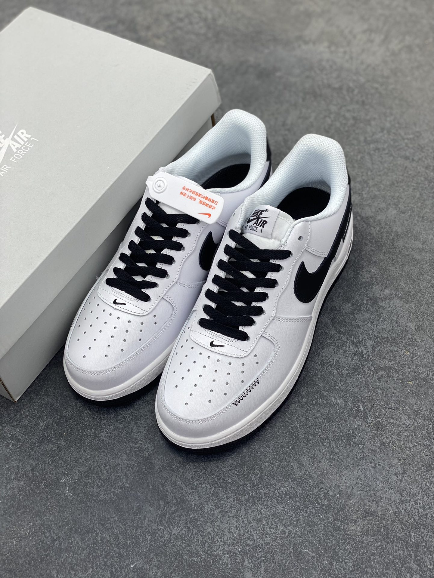 图片[8]-Nike Air Force 1 Low 空军一号低帮百搭休闲运动板鞋。柔软、弹性十足的缓震性能和出色的中底设计，横跨复古与现代的外型结合，造就出风靡全球三十多年的Force 1，直到今天还深受青睐。 货号：FQ4296-101 尺码：36 36.5 37.5 38 38.5 39 40 40.5 41 42 42.5 43 44 44.5 45-选品中心