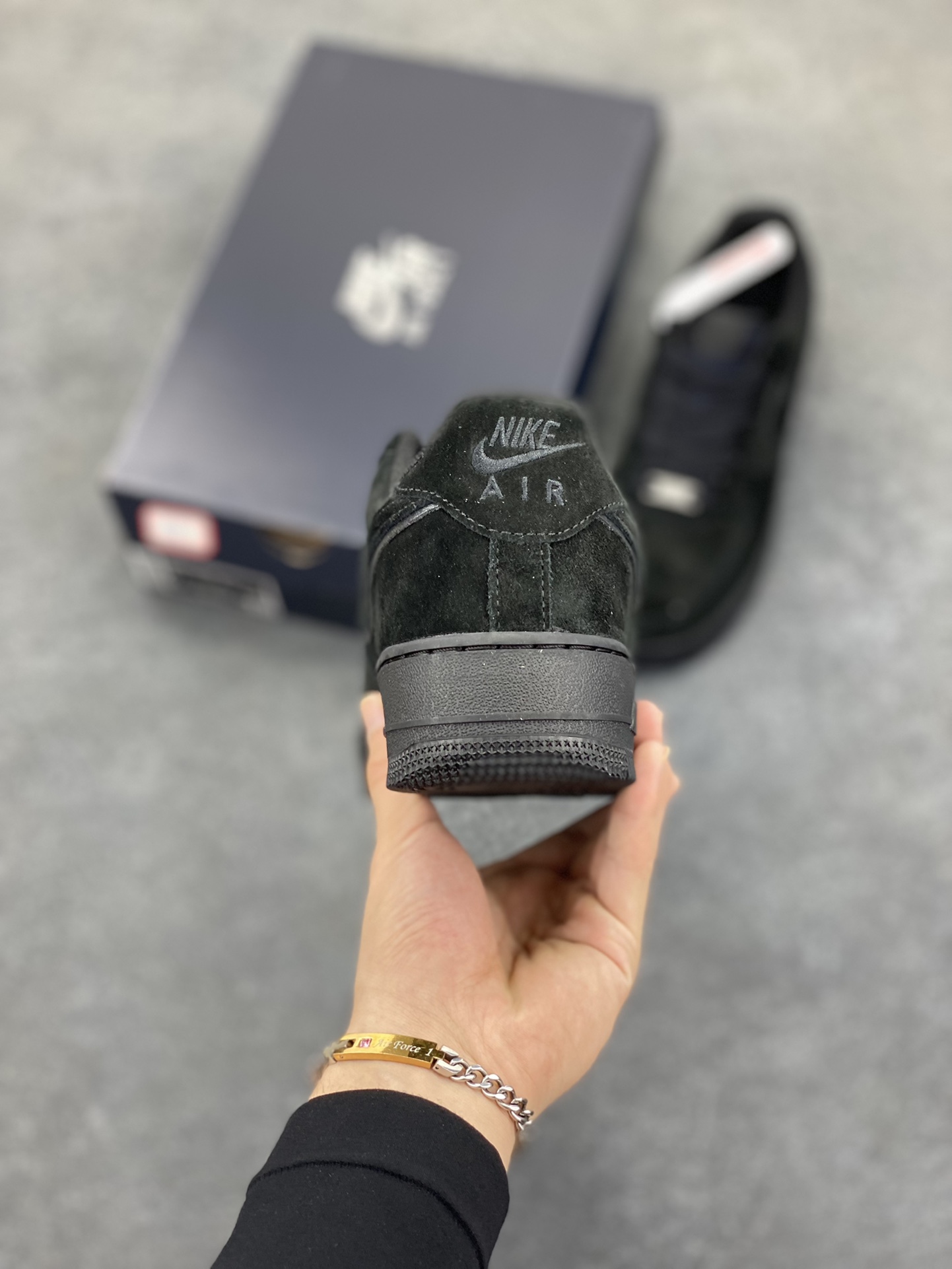 图片[4]-Nike Air Force 1 Low 翻毛黑 原楦头原纸板 打造纯正空军版型 专注外贸渠道 全掌内置蜂窝气垫 原盒配件 原厂中底钢印、拉帮完美 货号：HQ1966-002 尺码：36 36.5 37.5 38 38.5 39 40 40.5 41 42 42.5 43 44 44.5 45-选品中心