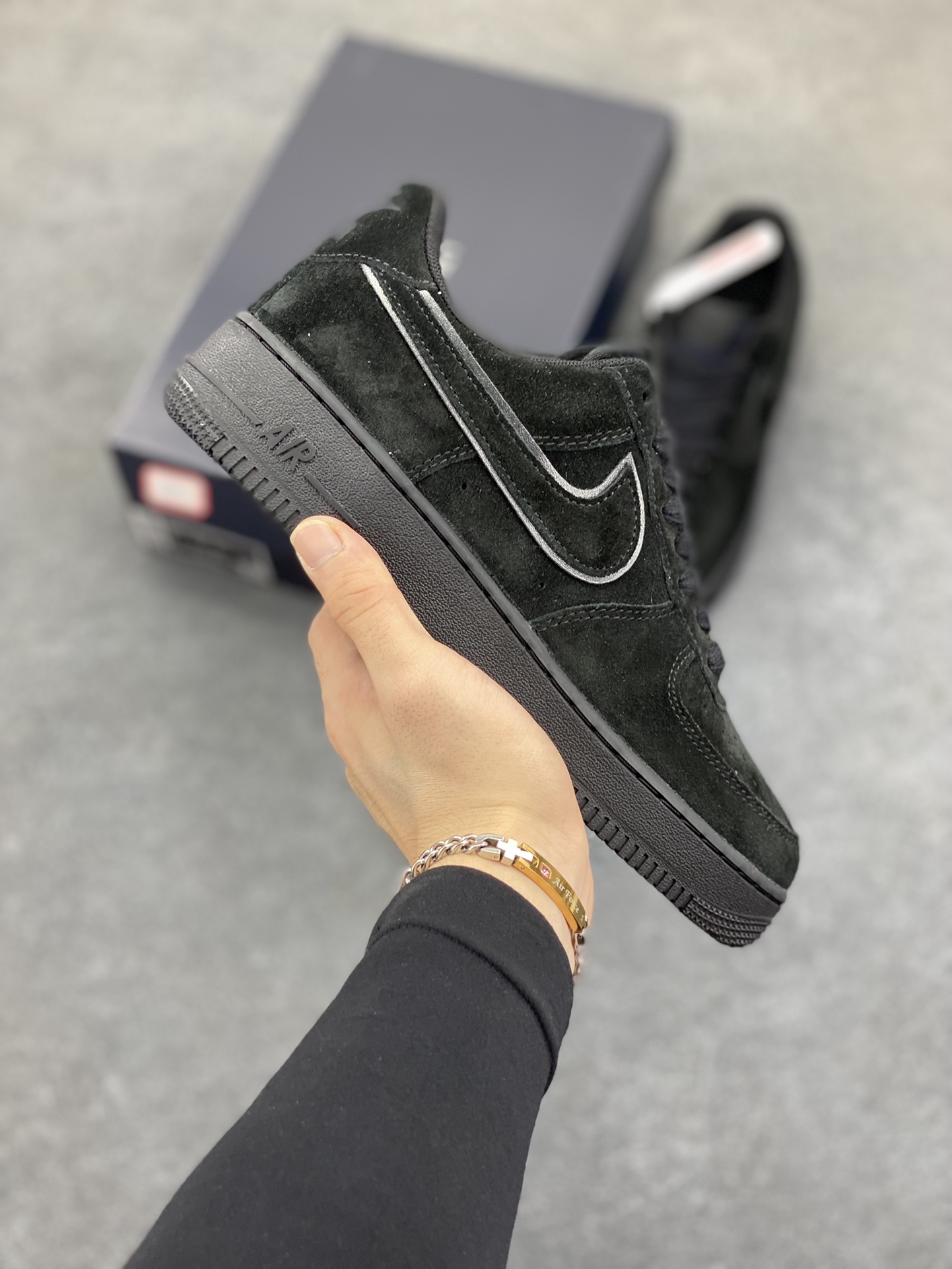 Nike Air Force 1 Low 翻毛黑 原楦头原纸板 打造纯正空军版型 专注外贸渠道 全掌内置蜂窝气垫 原盒配件 原厂中底钢印、拉帮完美 货号：HQ1966-002 尺码：36 36.5 37.5 38 38.5 39 40 40.5 41 42 42.5 43 44 44.5 45-选品中心