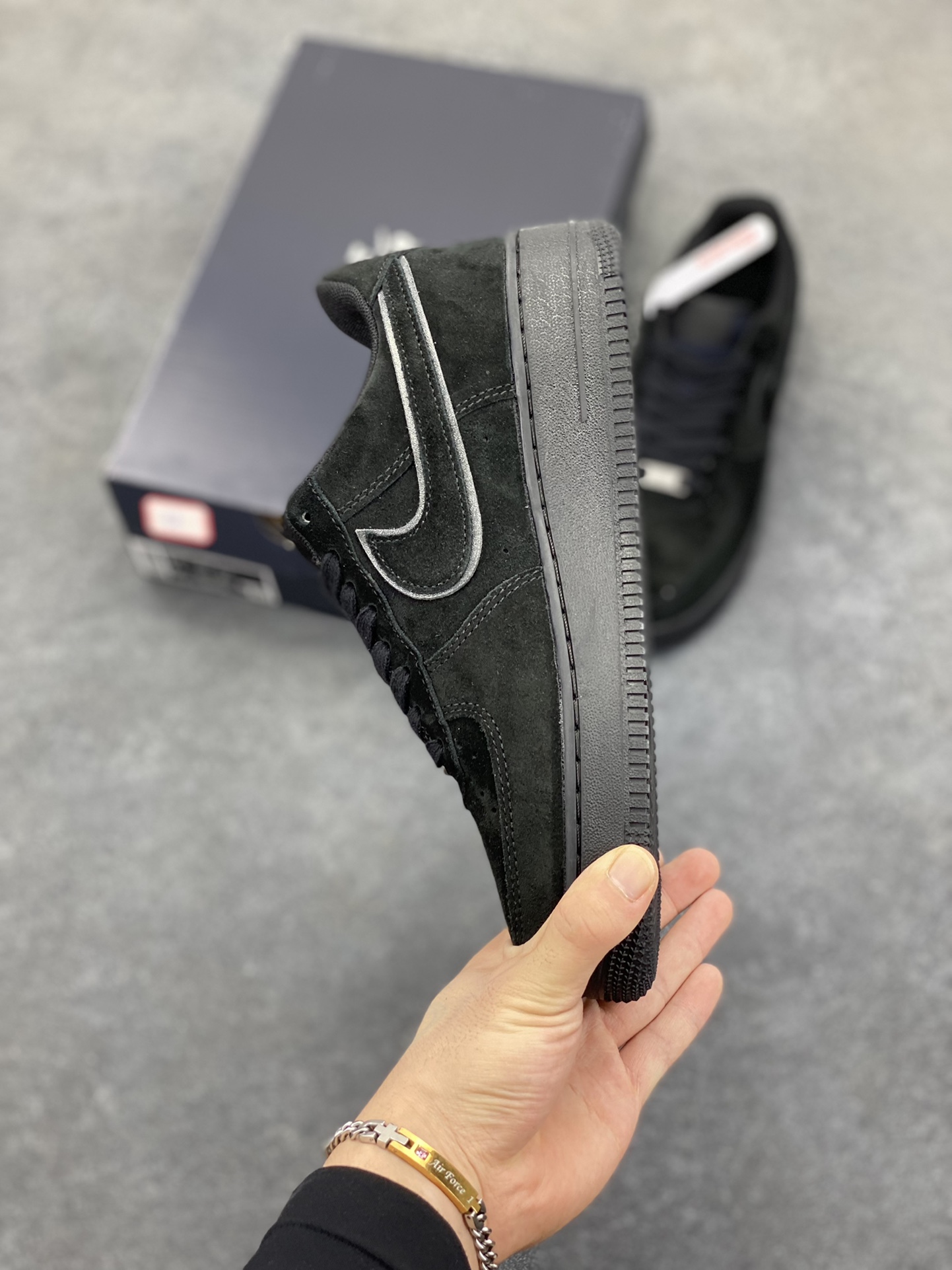 图片[3]-Nike Air Force 1 Low 翻毛黑 原楦头原纸板 打造纯正空军版型 专注外贸渠道 全掌内置蜂窝气垫 原盒配件 原厂中底钢印、拉帮完美 货号：HQ1966-002 尺码：36 36.5 37.5 38 38.5 39 40 40.5 41 42 42.5 43 44 44.5 45-选品中心
