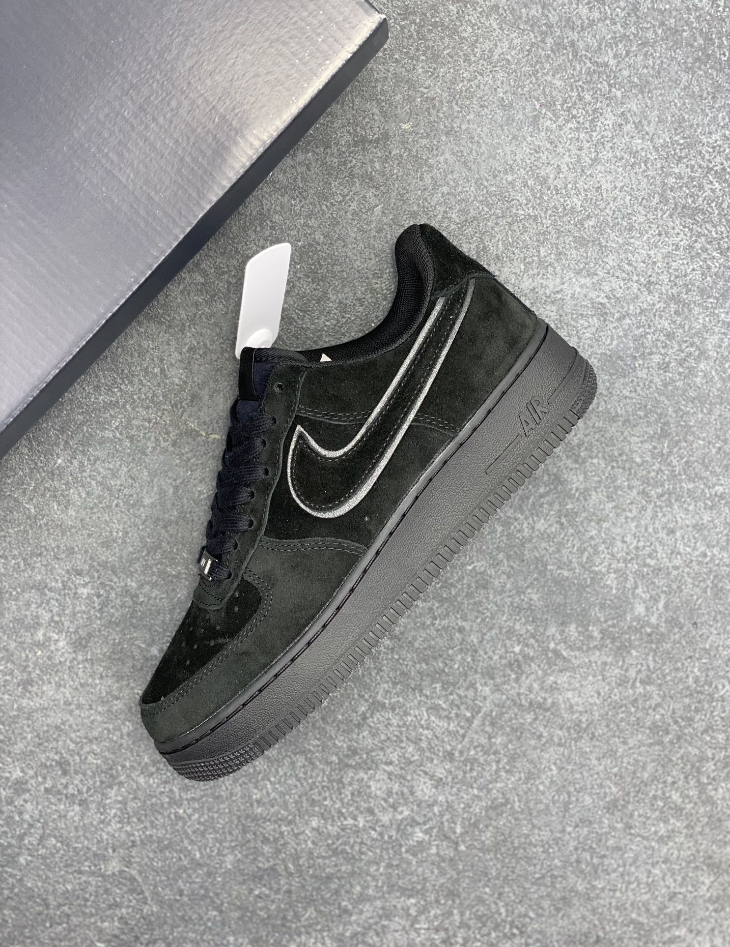 图片[7]-Nike Air Force 1 Low 翻毛黑 原楦头原纸板 打造纯正空军版型 专注外贸渠道 全掌内置蜂窝气垫 原盒配件 原厂中底钢印、拉帮完美 货号：HQ1966-002 尺码：36 36.5 37.5 38 38.5 39 40 40.5 41 42 42.5 43 44 44.5 45-选品中心