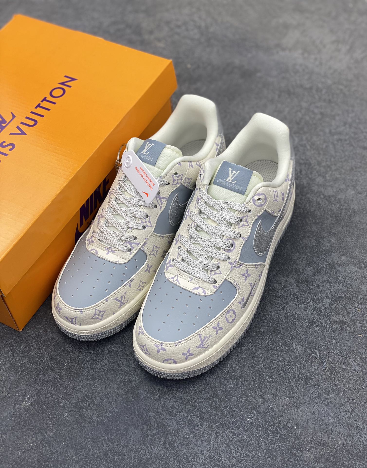 图片[8]-NIke Air Force 1 \’07 Low “LV联名——闪银勾”空军一号 低帮 运动鞋 休闲鞋 折边针车 工艺难度大 原楦头原纸板 原装鞋盒 定制五金配件 内置全掌气垫 原厂鞋底 货号：DF0188-078 尺码：36 36.5 37.5 38 38.5 39 40 40.5 41 42 42.5 43 44 44.5 45-选品中心