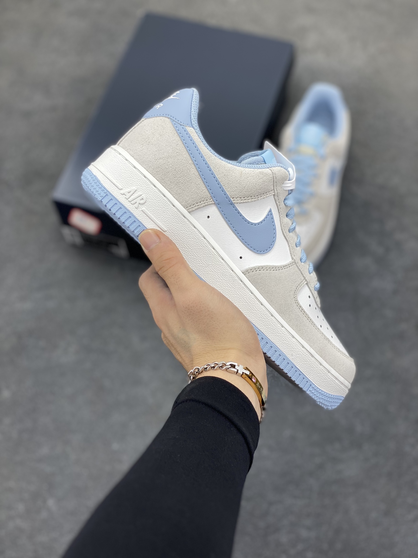 Nike Air Force 1 Low 海盐蓝 原楦头原纸板 打造纯正空军版型 专注外贸渠道 全掌内置蜂窝气垫 原盒配件 原厂中底钢印、拉帮完美 货号：FQ8714-005 尺码：35.5 36 36.5 37.5 38 38.5 39 40 40.5 41 42 42.5 43 44 44.5 45-选品中心