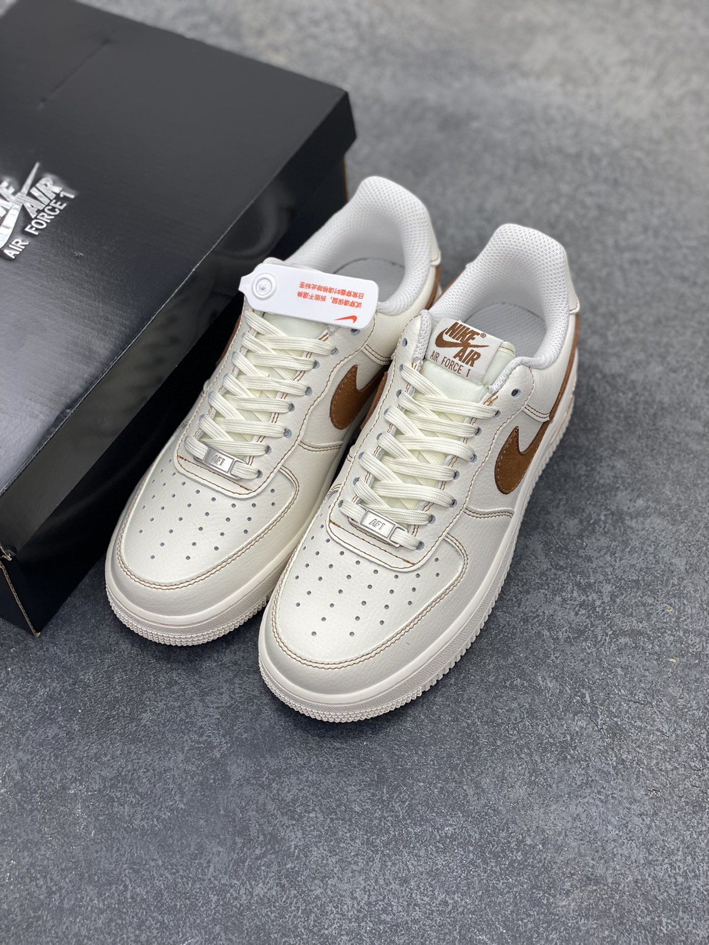 图片[8]-Nike Air Force 1 Low 白黄 原楦头原纸板 打造纯正空军版型 专注外贸渠道 全掌内置蜂窝气垫 原盒配件 原厂中底钢印、拉帮完美 货号：HQ2037-101 尺码：36 36.5 37.5 38 38.5 39 40 40.5 41 42 42.5 43 44 44.5 45-选品中心