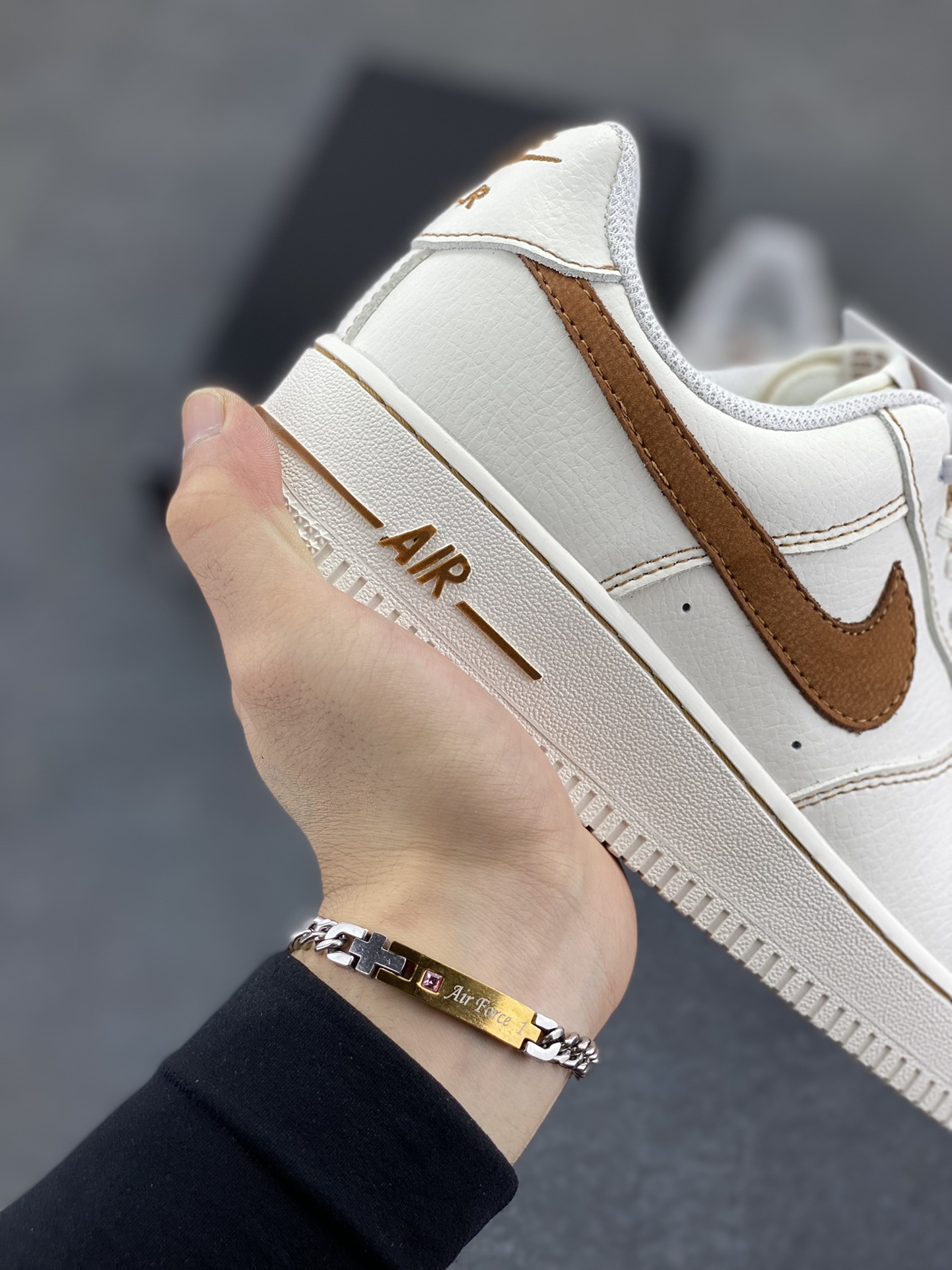 图片[6]-Nike Air Force 1 Low 白黄 原楦头原纸板 打造纯正空军版型 专注外贸渠道 全掌内置蜂窝气垫 原盒配件 原厂中底钢印、拉帮完美 货号：HQ2037-101 尺码：36 36.5 37.5 38 38.5 39 40 40.5 41 42 42.5 43 44 44.5 45-选品中心