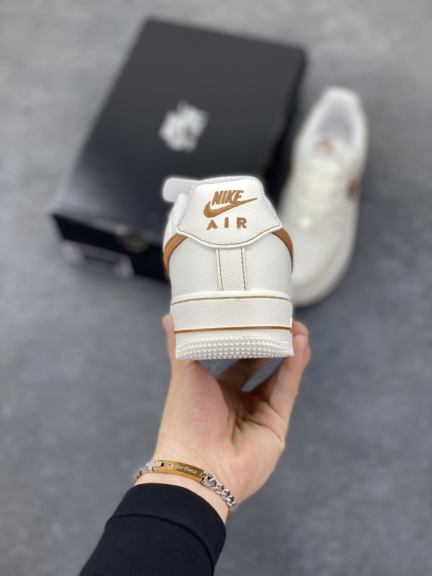 图片[4]-Nike Air Force 1 Low 白黄 原楦头原纸板 打造纯正空军版型 专注外贸渠道 全掌内置蜂窝气垫 原盒配件 原厂中底钢印、拉帮完美 货号：HQ2037-101 尺码：36 36.5 37.5 38 38.5 39 40 40.5 41 42 42.5 43 44 44.5 45-选品中心
