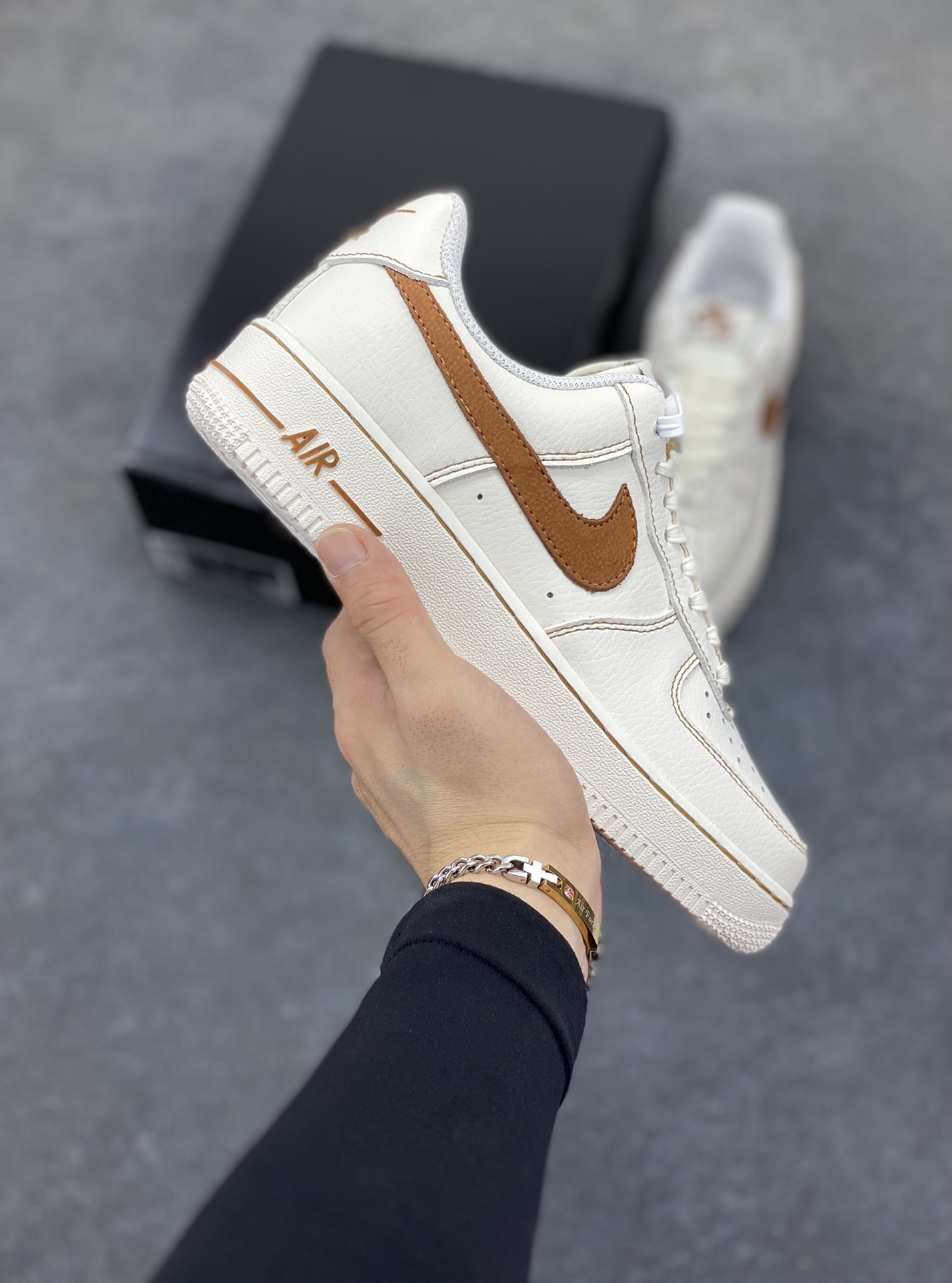 Nike Air Force 1 Low 白黄 原楦头原纸板 打造纯正空军版型 专注外贸渠道 全掌内置蜂窝气垫 原盒配件 原厂中底钢印、拉帮完美 货号：HQ2037-101 尺码：36 36.5 37.5 38 38.5 39 40 40.5 41 42 42.5 43 44 44.5 45-选品中心