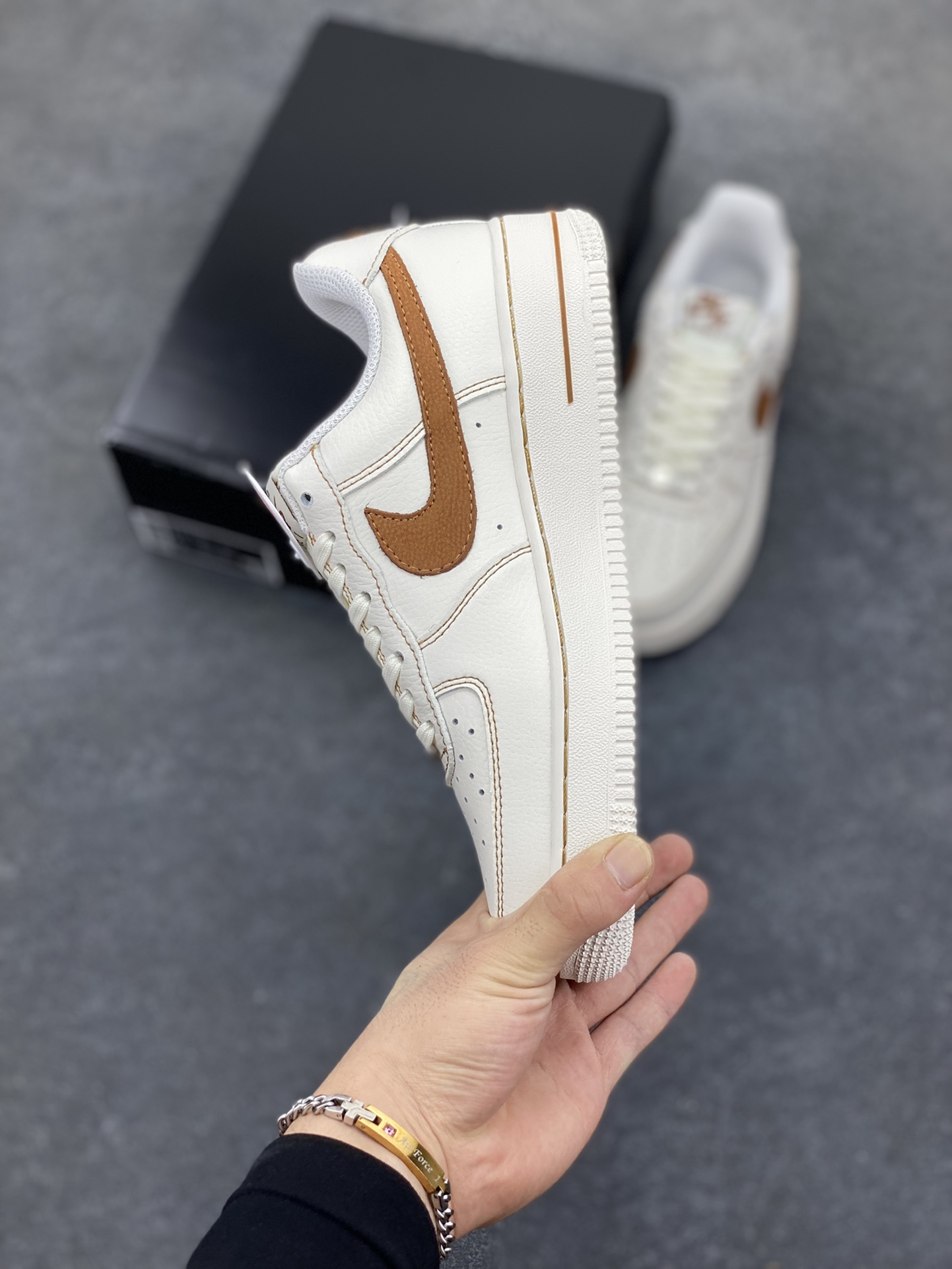 图片[3]-Nike Air Force 1 Low 白黄 原楦头原纸板 打造纯正空军版型 专注外贸渠道 全掌内置蜂窝气垫 原盒配件 原厂中底钢印、拉帮完美 货号：HQ2037-101 尺码：36 36.5 37.5 38 38.5 39 40 40.5 41 42 42.5 43 44 44.5 45-选品中心