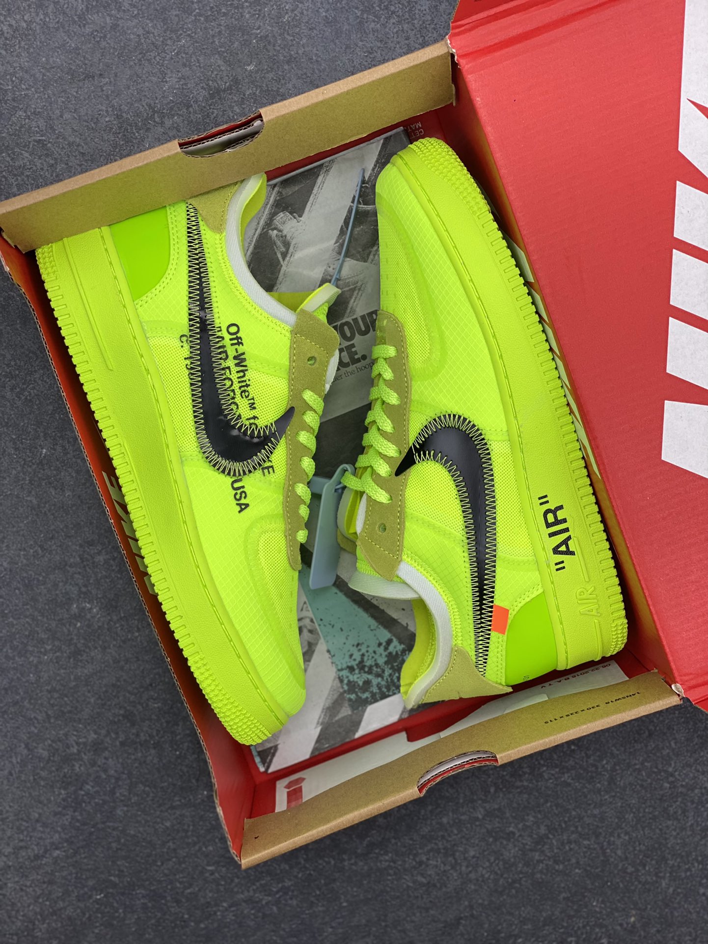 图片[9]-福利特价 夺人眼球Off-White x Nike Air Force 1 Low \”Volt\” 2.0空军一号经典百搭低帮休闲运动板鞋“OW荧光绿黑”Off-White™与 NikeLab 最新打造的 Air Force 1 Low 全新配色「Volt」，Air Force 1 Low 的鞋身与中底将被换上夺目的荧光绿色调，以签名式的橘红色 “Zip-Tie” 和 “AIR” 字样点缀 货号：AO4606-700 尺码：35.5 36 36.5 37.5 38 38.5 39 40 40.5 41 42 42.5 43 44 44.5 45 46-选品中心