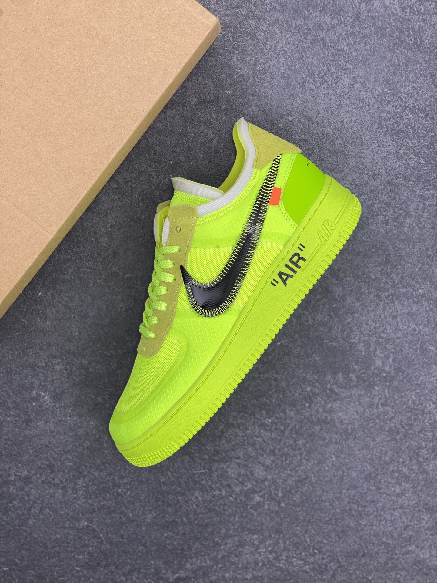图片[7]-福利特价 夺人眼球Off-White x Nike Air Force 1 Low \”Volt\” 2.0空军一号经典百搭低帮休闲运动板鞋“OW荧光绿黑”Off-White™与 NikeLab 最新打造的 Air Force 1 Low 全新配色「Volt」，Air Force 1 Low 的鞋身与中底将被换上夺目的荧光绿色调，以签名式的橘红色 “Zip-Tie” 和 “AIR” 字样点缀 货号：AO4606-700 尺码：35.5 36 36.5 37.5 38 38.5 39 40 40.5 41 42 42.5 43 44 44.5 45 46-选品中心