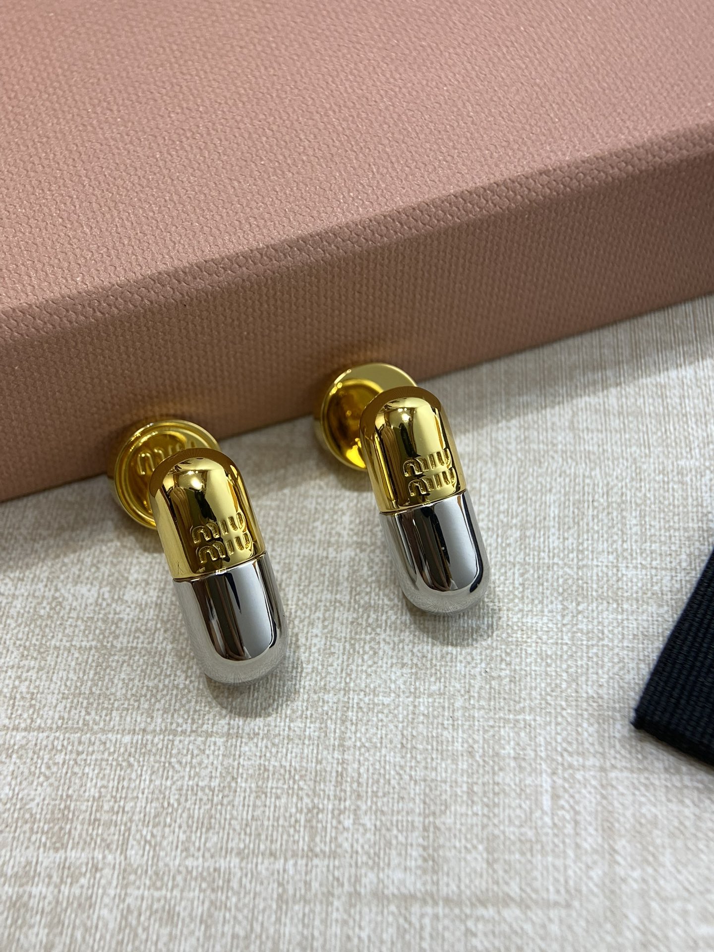 미우미우 귀걸이 135647 Miu Miu Earrings 썸네일 이미지