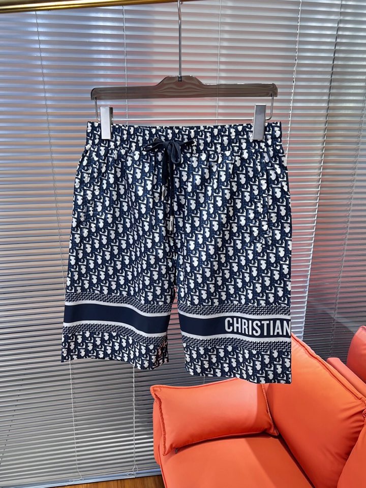 “Dior Digitally Printed Shorts: Essence of Brand-making and Stylish Fashion” - 图片 1