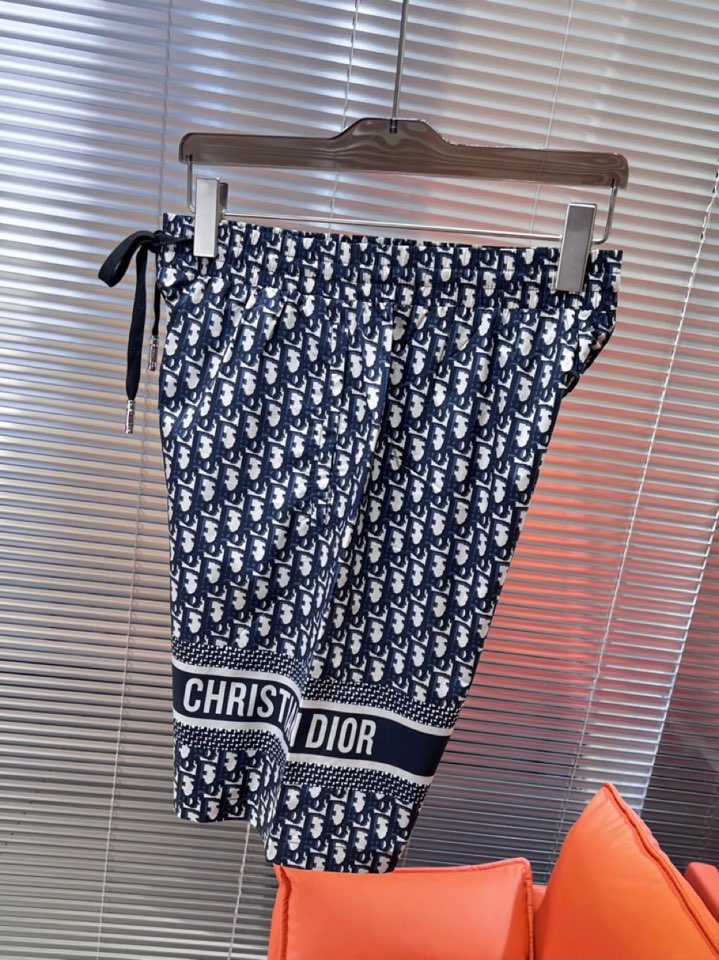 “Dior Digitally Printed Shorts: Essence of Brand-making and Stylish Fashion” - 图片 8