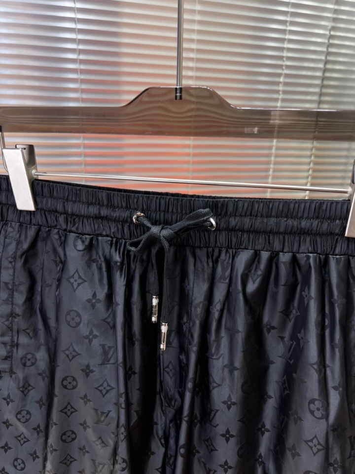 Louis Vuitton LV Assman Digital-Printed Shorts: Fashionable, Cutting-edge, Stylish Ready-to-Wear - 图片 4