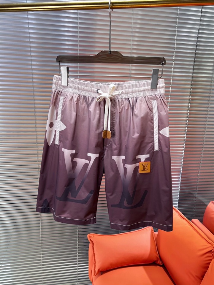 Louis Vuitton: Cutting-edge Fashion Style with Pyrotechnic Fibres and Monochrome Code - 图片 1