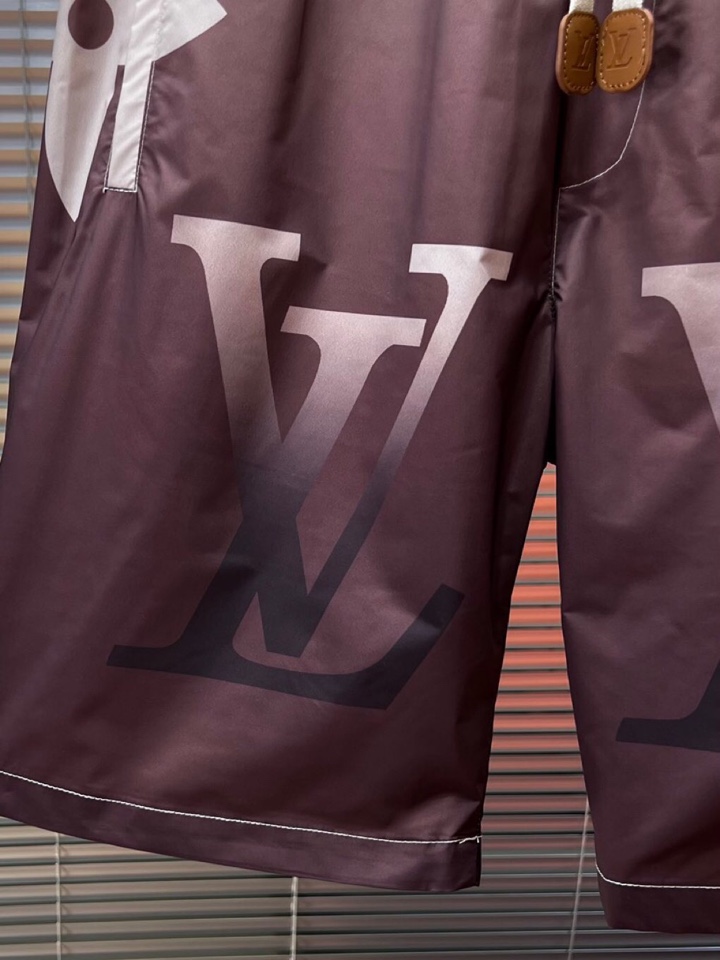 Louis Vuitton: Cutting-edge Fashion Style with Pyrotechnic Fibres and Monochrome Code - 图片 7