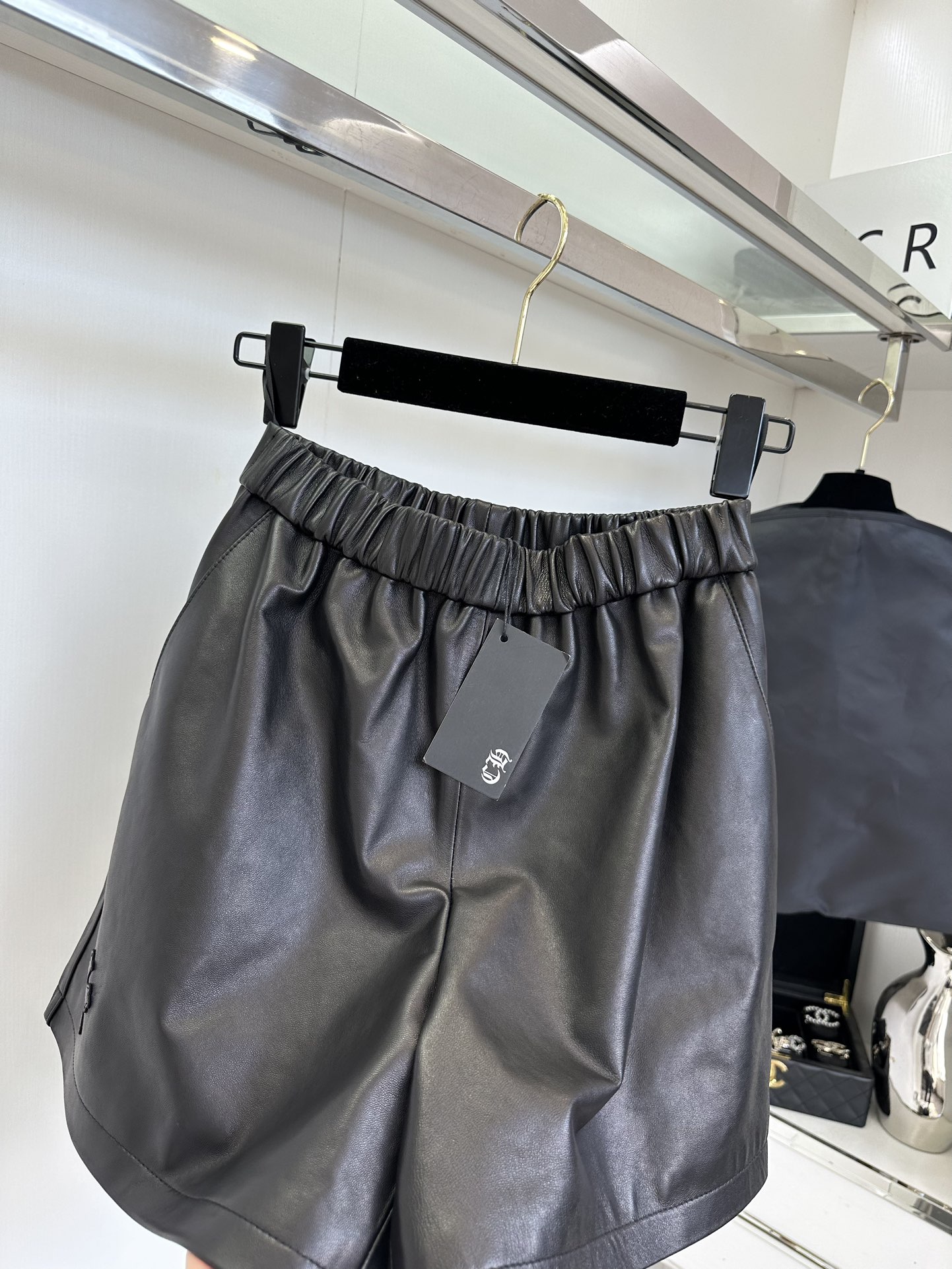 High-Waisted Lambskin Leather Shorts with Elastic Waistband - Chic & Comfortable 6 i1754620915 2125 4