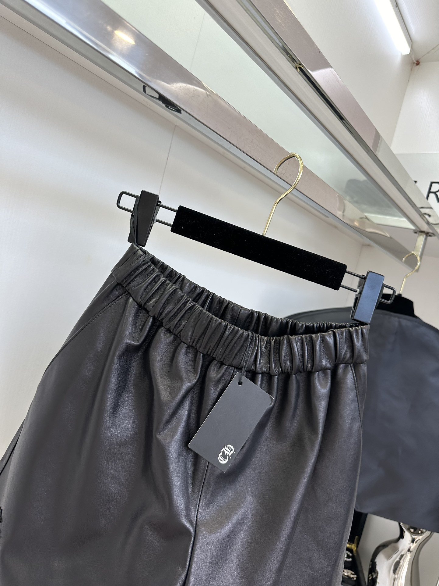 High-Waisted Lambskin Leather Shorts with Elastic Waistband - Chic & Comfortable 5 i1754620915 6226 3