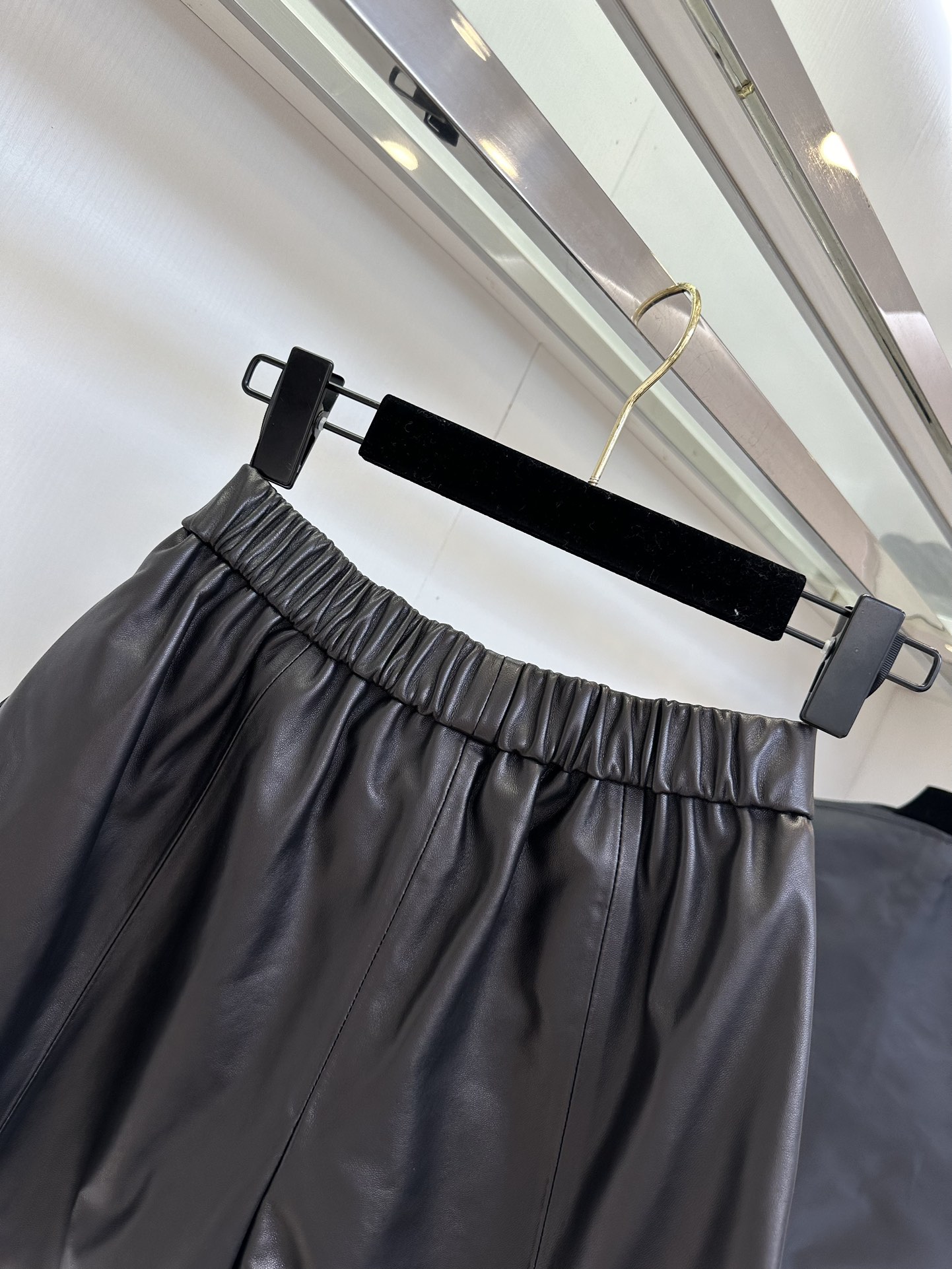 High-Waisted Lambskin Leather Shorts with Elastic Waistband - Chic & Comfortable 7 i1754620915 6862 5