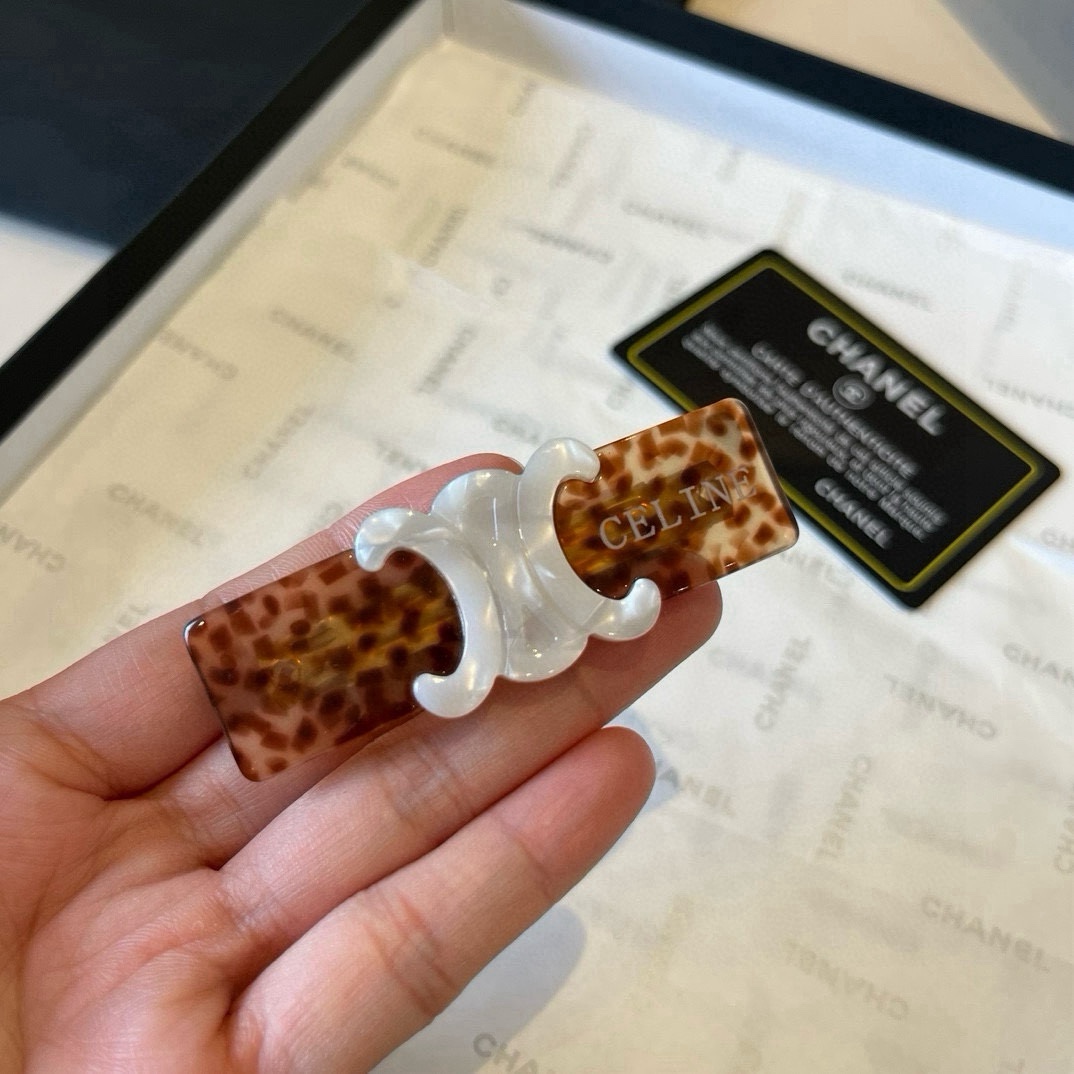 🆕

Celine赛琳新款发夹