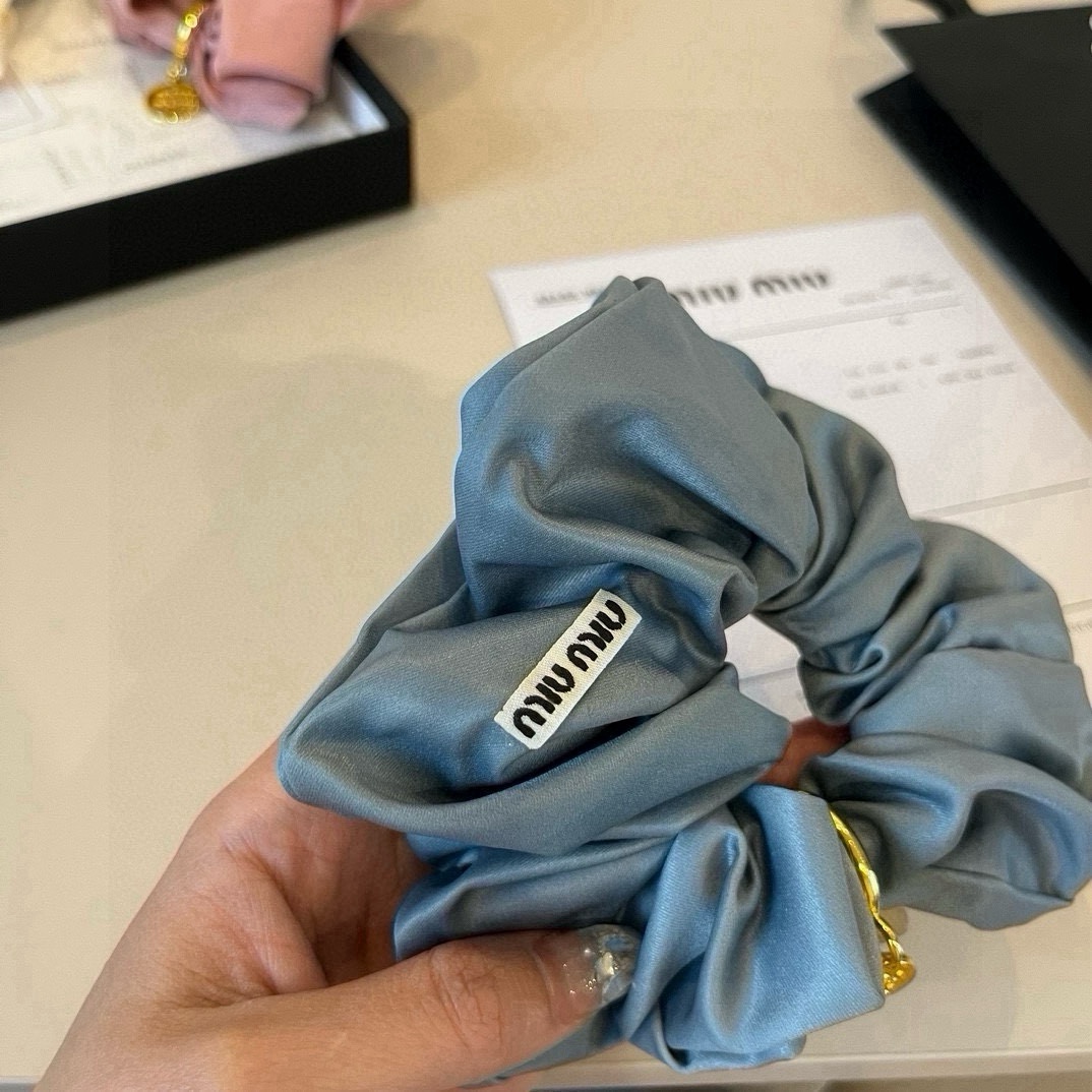 🆕

miumiu缪缪新款发圈