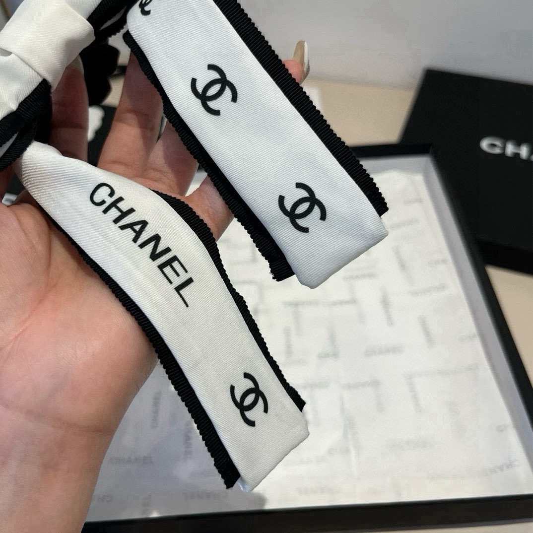 🆕

Chanel香奈儿 香奶奶最爱蝴蝶结发圈