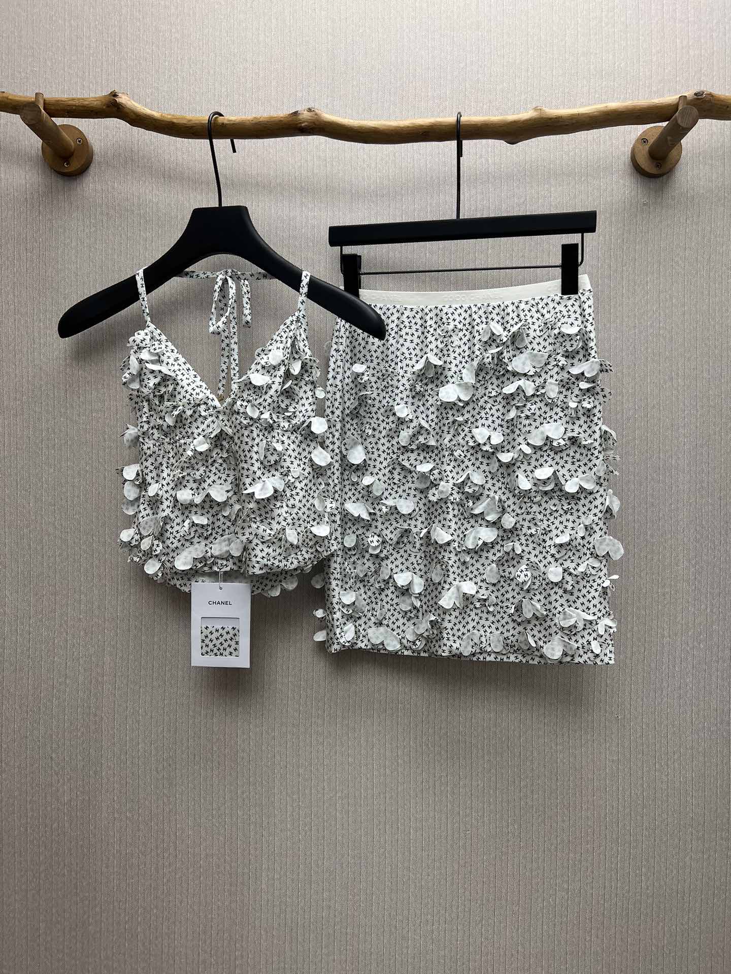 Chanel 25ss nuevo conjunto de camiseta de malla elástica con estampado de la colección Coco Beach, para mujer, en blanc…