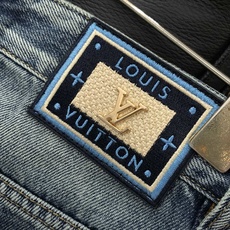 ,LouisVuitton 路易威登,2026秋季最新款,专柜同步有售,原单狠货,时尚休闲牛仔裤,上身很有特点!吸睛而有 ,LouisVuitton 路易威登,2026秋季最新款,专柜同步有售,原单狠货,时尚休闲牛仔裤,上身很有特点!吸睛而有