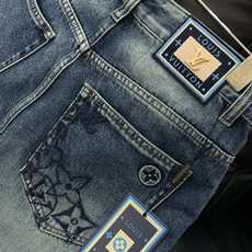 ,LouisVuitton 路易威登,2026秋季最新款,专柜同步有售,原单狠货,时尚休闲牛仔裤,上身很有特点!吸睛而有 ,LouisVuitton 路易威登,2026秋季最新款,专柜同步有售,原单狠货,时尚休闲牛仔裤,上身很有特点!吸睛而有