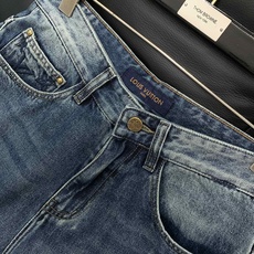 ,LouisVuitton 路易威登,2026秋季最新款,专柜同步有售,原单狠货,时尚休闲牛仔裤,上身很有特点!吸睛而有 ,LouisVuitton 路易威登,2026秋季最新款,专柜同步有售,原单狠货,时尚休闲牛仔裤,上身很有特点!吸睛而有