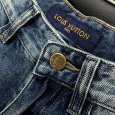 ,LouisVuitton 路易威登,2026秋季最新款,专柜同步有售,原单狠货,时尚休闲牛仔裤,上身很有特点!吸睛而有 ,LouisVuitton 路易威登,2026秋季最新款,专柜同步有售,原单狠货,时尚休闲牛仔裤,上身很有特点!吸睛而有