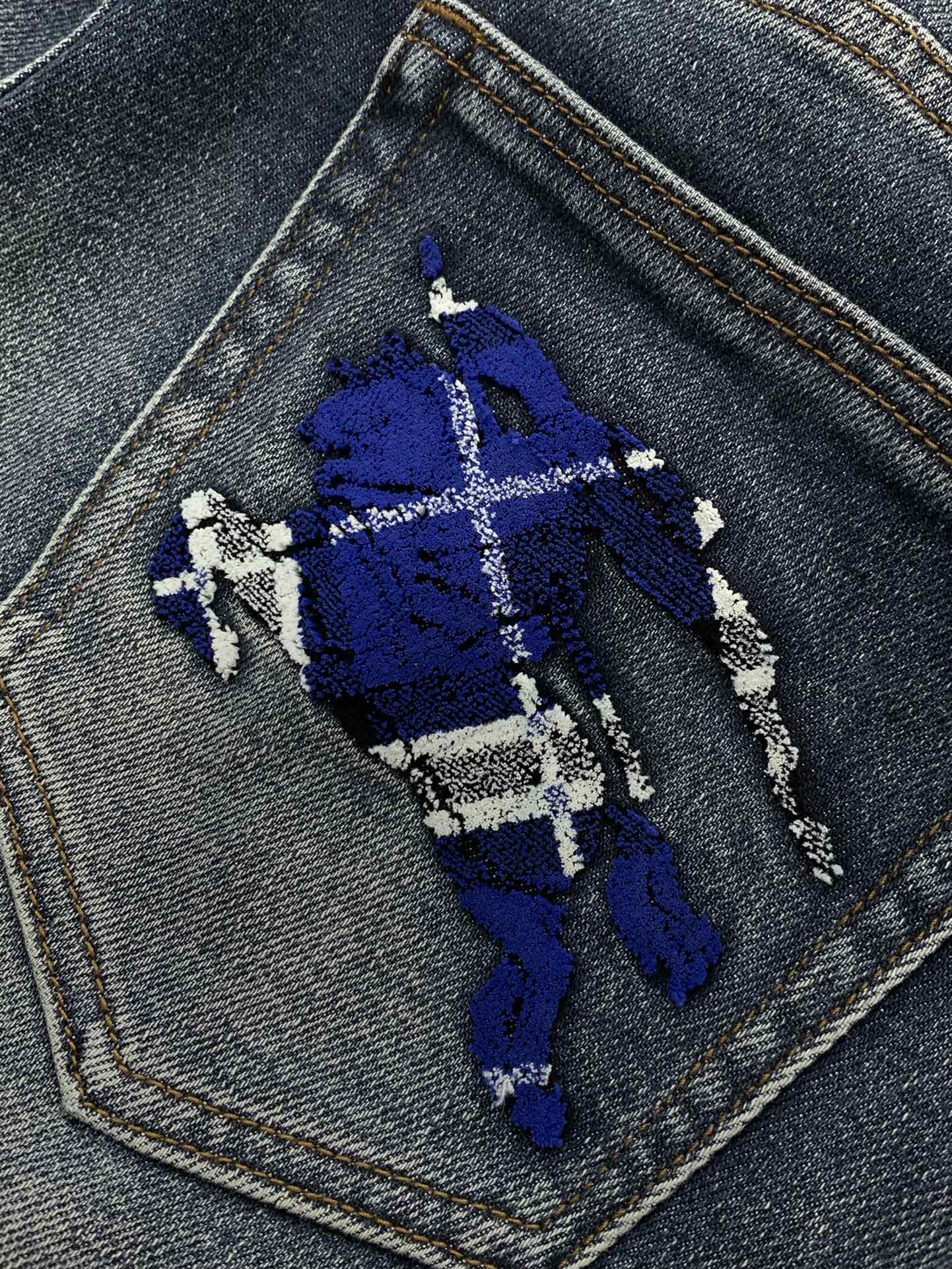 Title: Burberry Barbori Jeans Autumn 2025 Collection Overview Summary: P540 Burberry Barbori jeans, one-size-fits-all, custom water-washing, unique design, - 图片 9