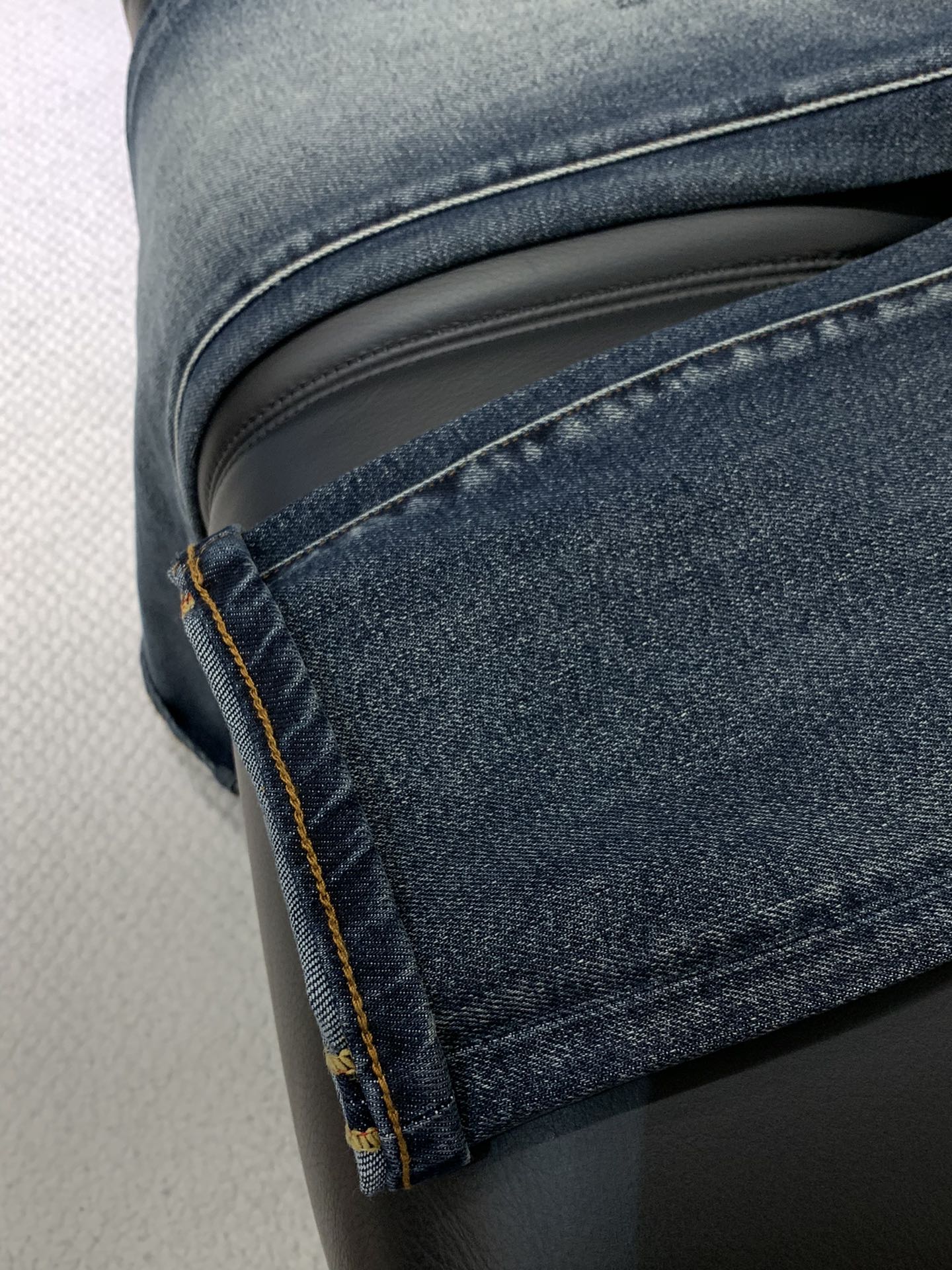 Title: Burberry Barbori Jeans Autumn 2025 Collection Overview Summary: P540 Burberry Barbori jeans, one-size-fits-all, custom water-washing, unique design, - 图片 6