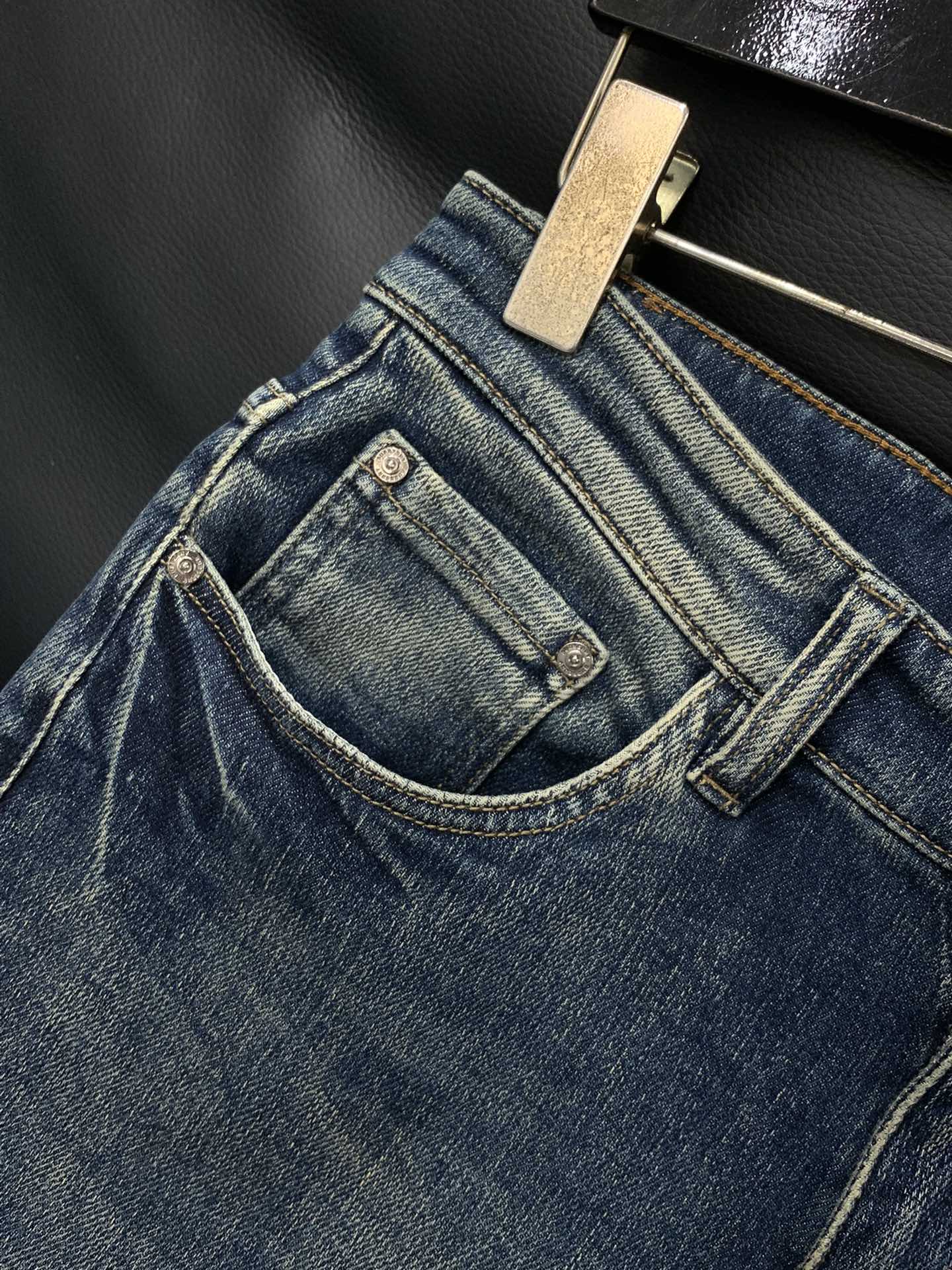 Title: P540 Burberry Barbori Jeans 2025 Collection Overview Summary: New one-size-fits-all jeans with unique designs, top-quality materials, and luxurious craftsmanship, available in recommended - 图片 4