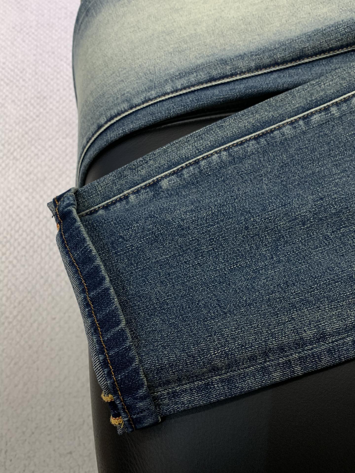 “Fendi Fendy Autumn 2025 Collection: Water-Cleaning Jeans with Original Fabrics and Stylish Design” - 图片 6