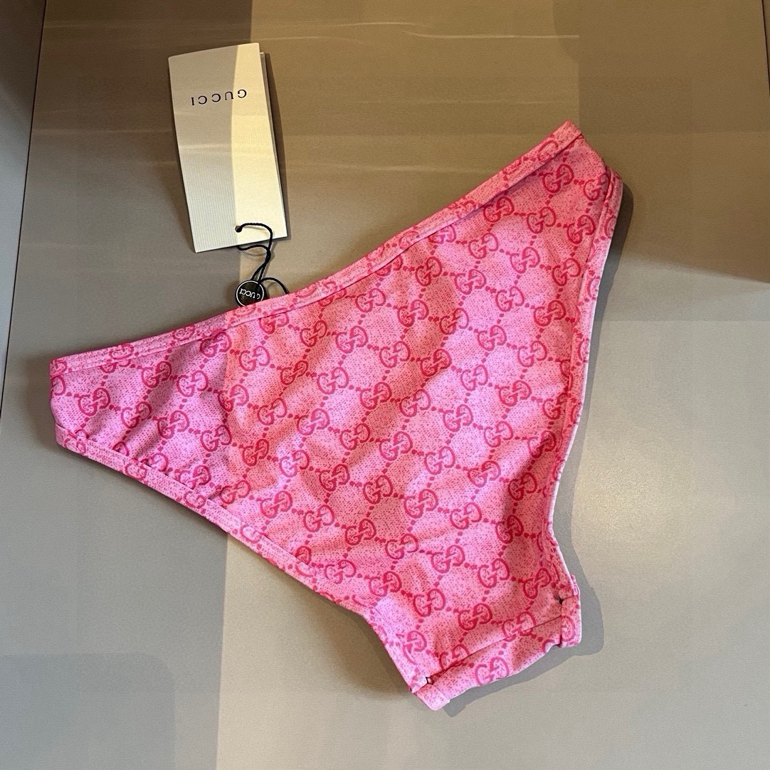 🆕
MiuMiu缪缪官方新款泳衣比基尼👙，高端定制，S M L XL