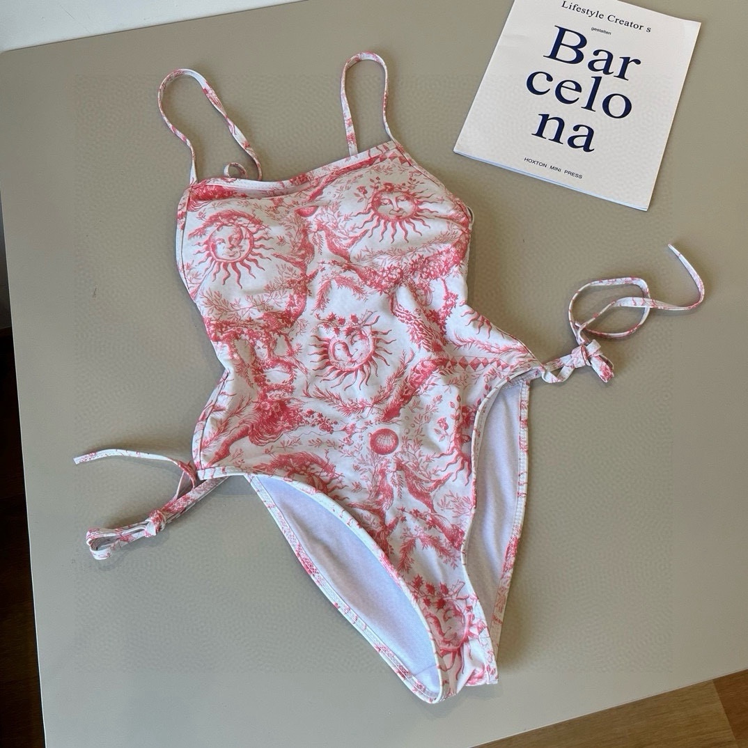 🆕

潮牌比基尼👙，分体泳衣，S M L XL