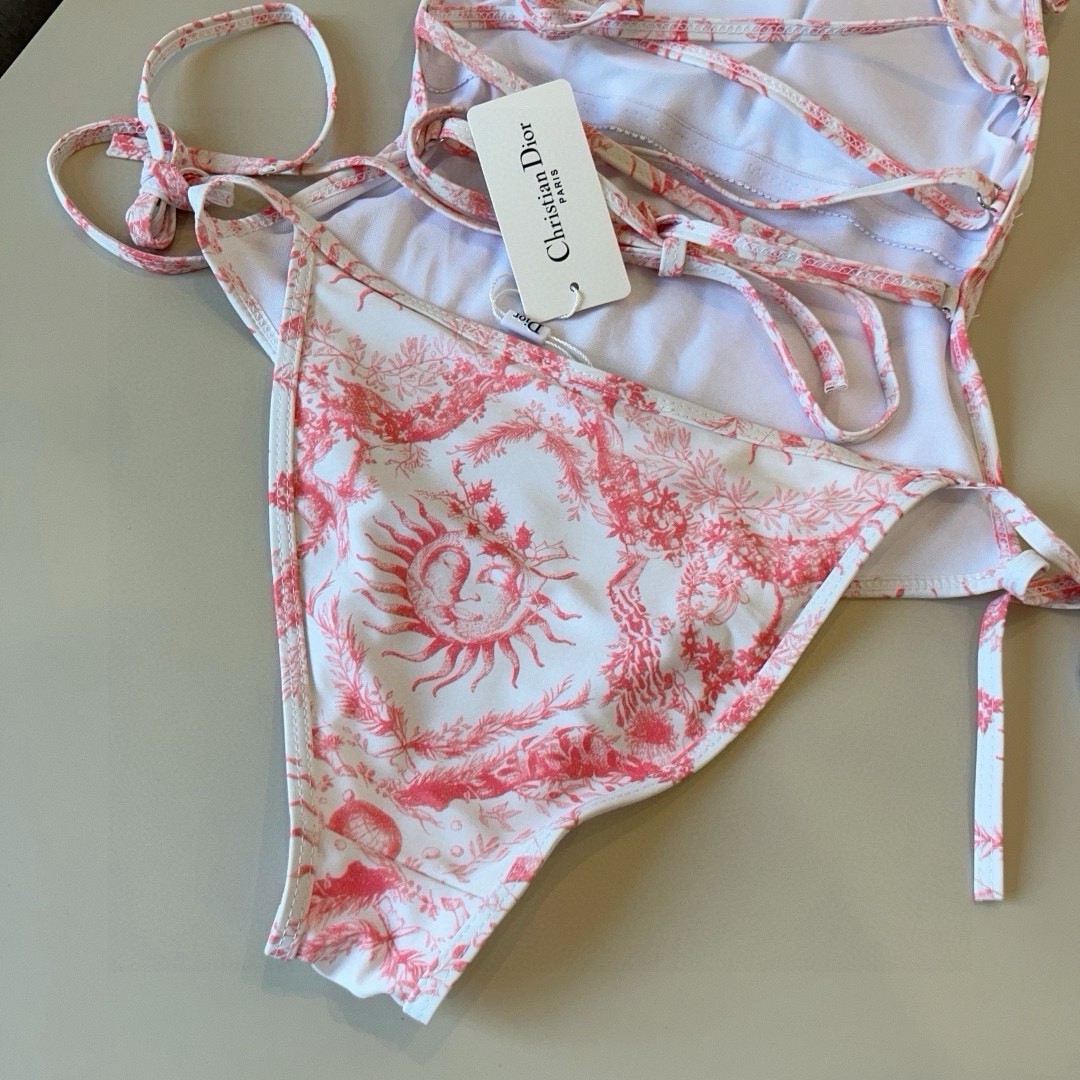 🆕

潮牌比基尼👙，分体泳衣，S M L XL