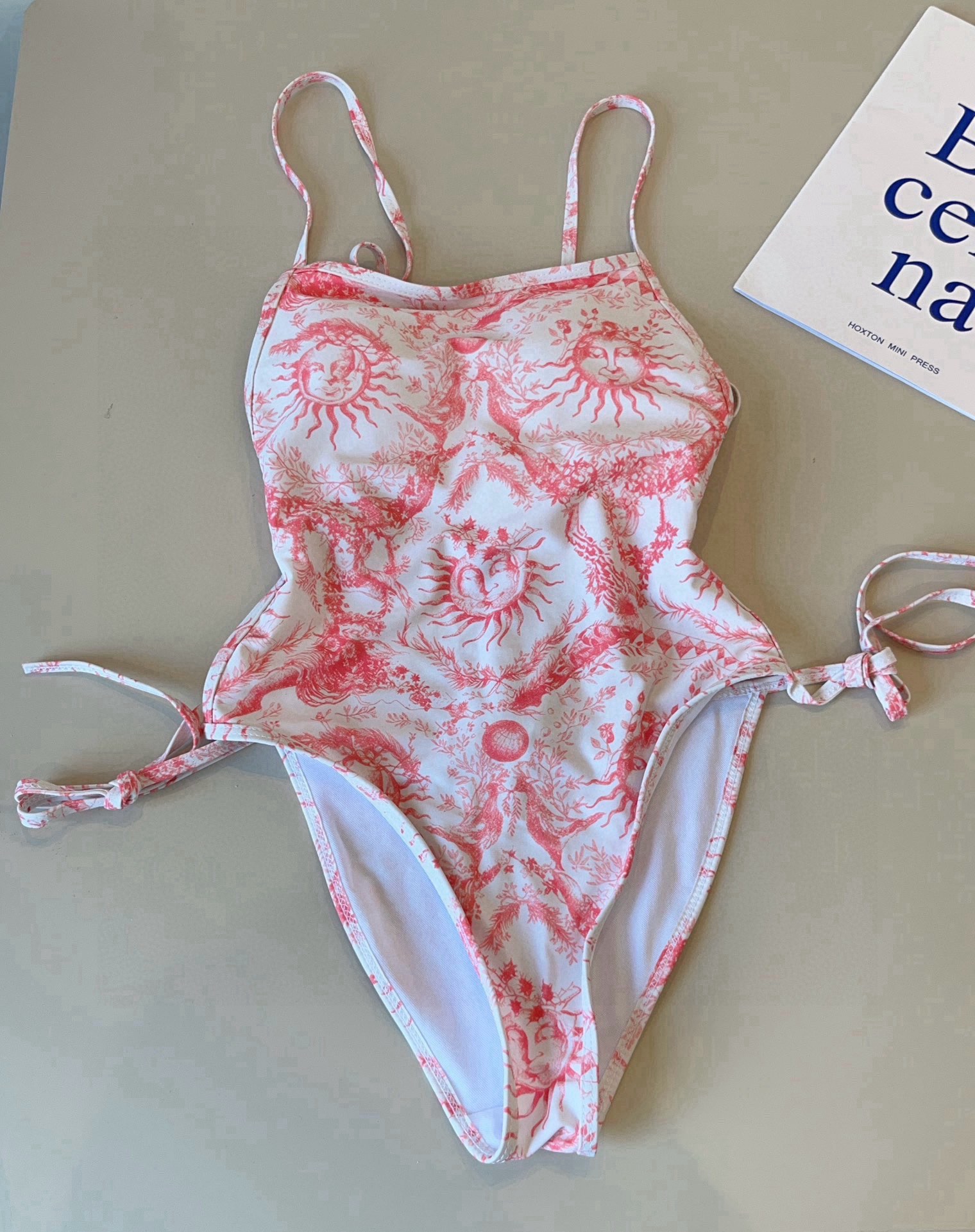 🆕

潮牌比基尼👙，分体泳衣，S M L XL