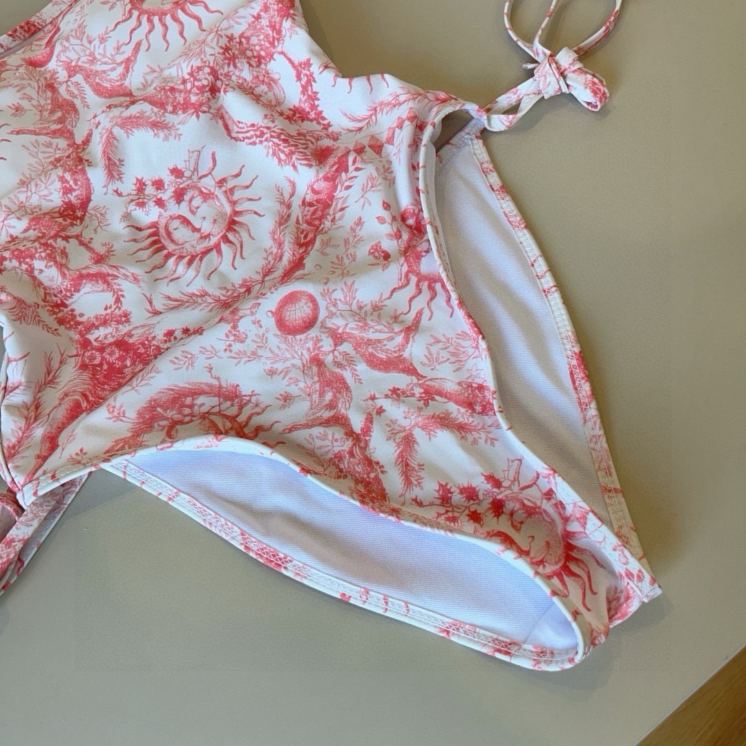 🆕

潮牌比基尼👙，分体泳衣，S M L XL
