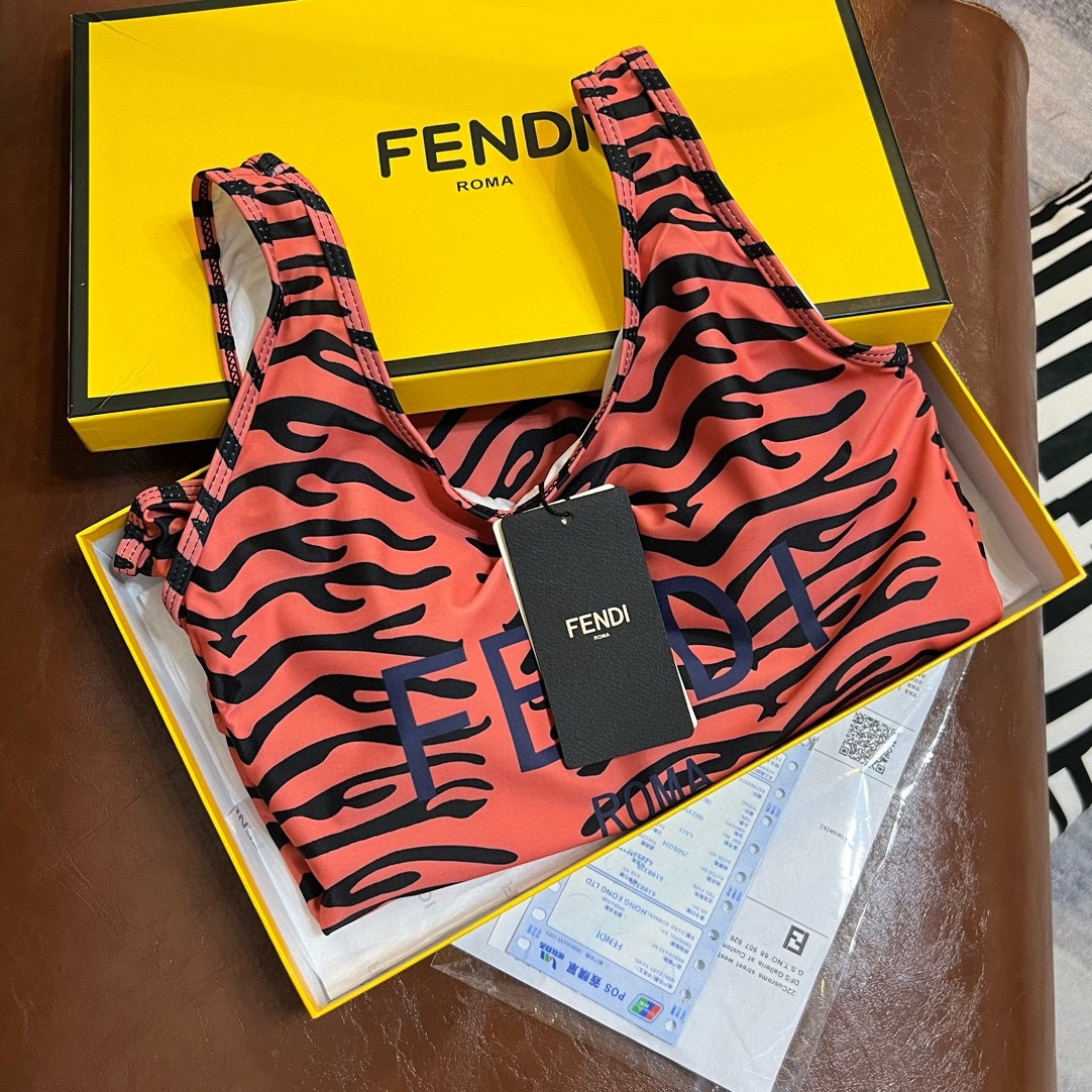 🆕

FD芬迪连体泳衣👙❤️😍🥰适合多种场景的游泳衣🏊‍♀️海边 游泳池 温泉 水上乐园 漂流都可以😌内