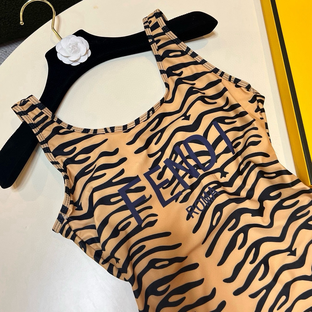 🆕
FD芬迪连体泳衣👙❤️😍🥰适合多种场景的游泳衣🏊‍♀️海边 游泳池 温泉 水上乐园 漂流都可以😌内搭
