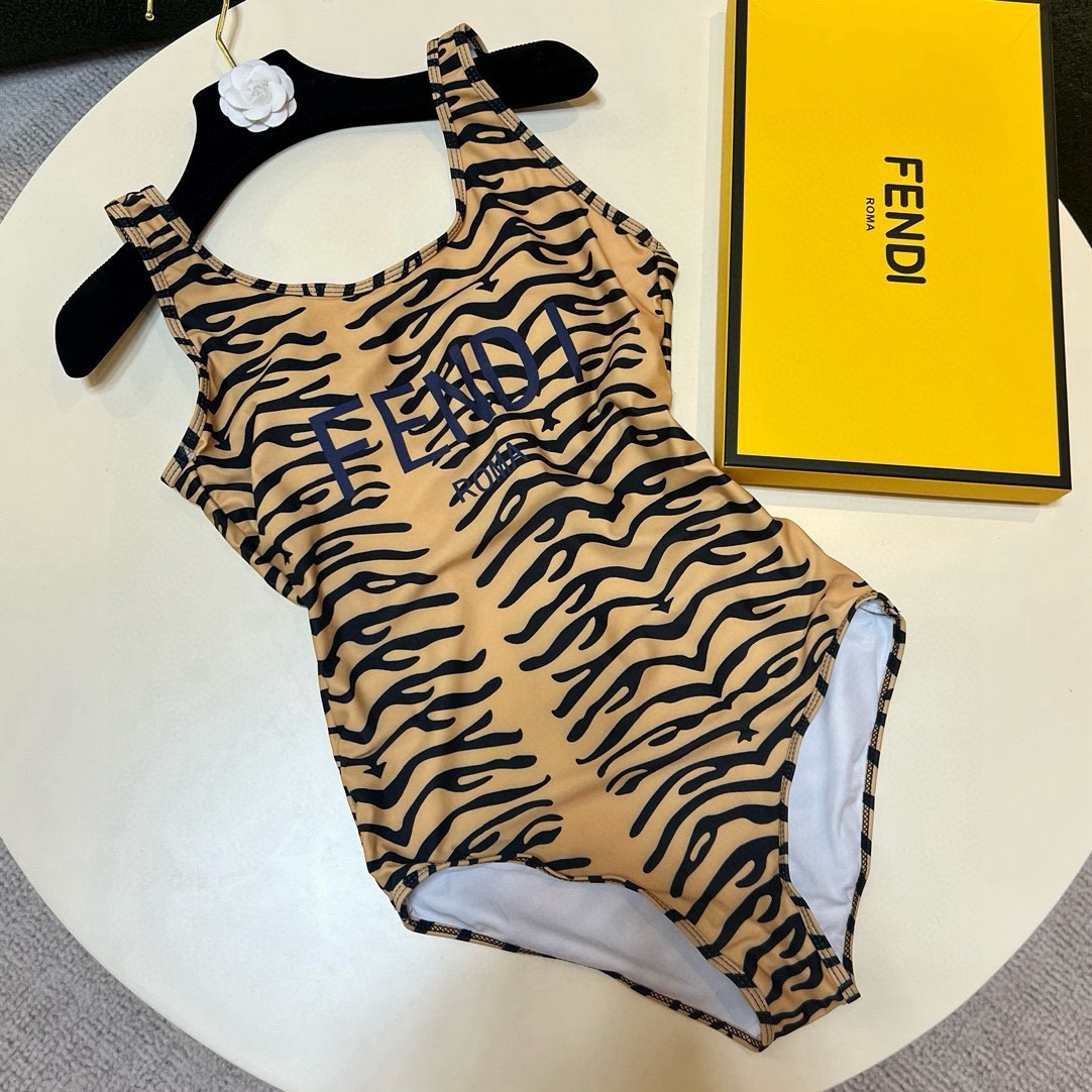 🆕
FD芬迪连体泳衣👙❤️😍🥰适合多种场景的游泳衣🏊‍♀️海边 游泳池 温泉 水上乐园 漂流都可以😌内搭
